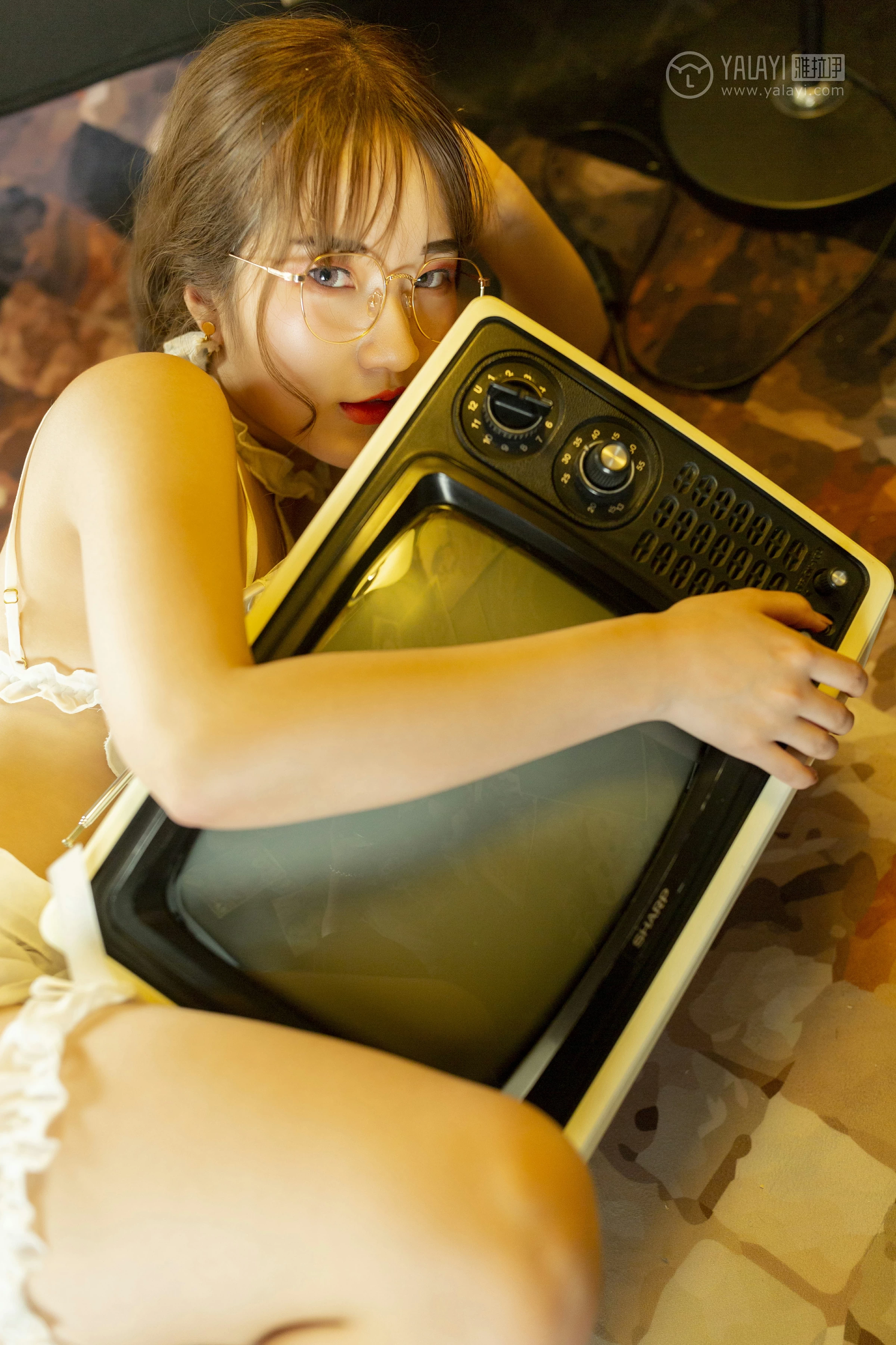 [YALAYI雅拉伊]No.298 老师的假日 顾盼兮 白色情趣内衣性感私房写真集第14张