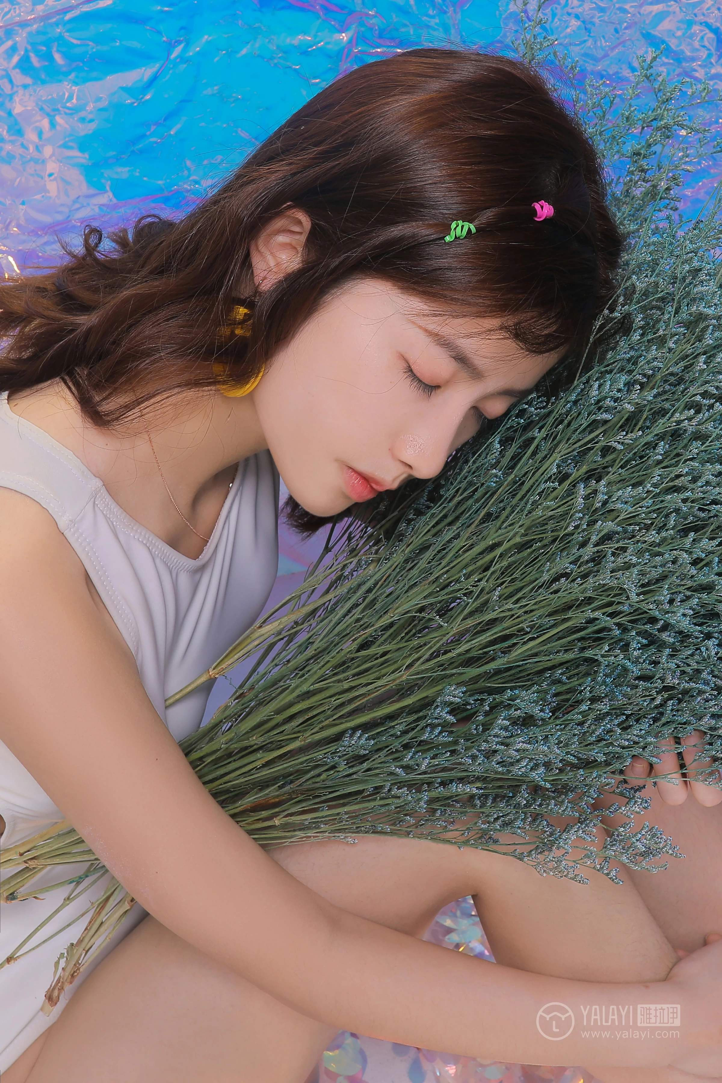 [YALAYI雅拉伊]No.307 闪亮女孩 圈圈 白色连体比基尼泳装性感私房写真集第8张