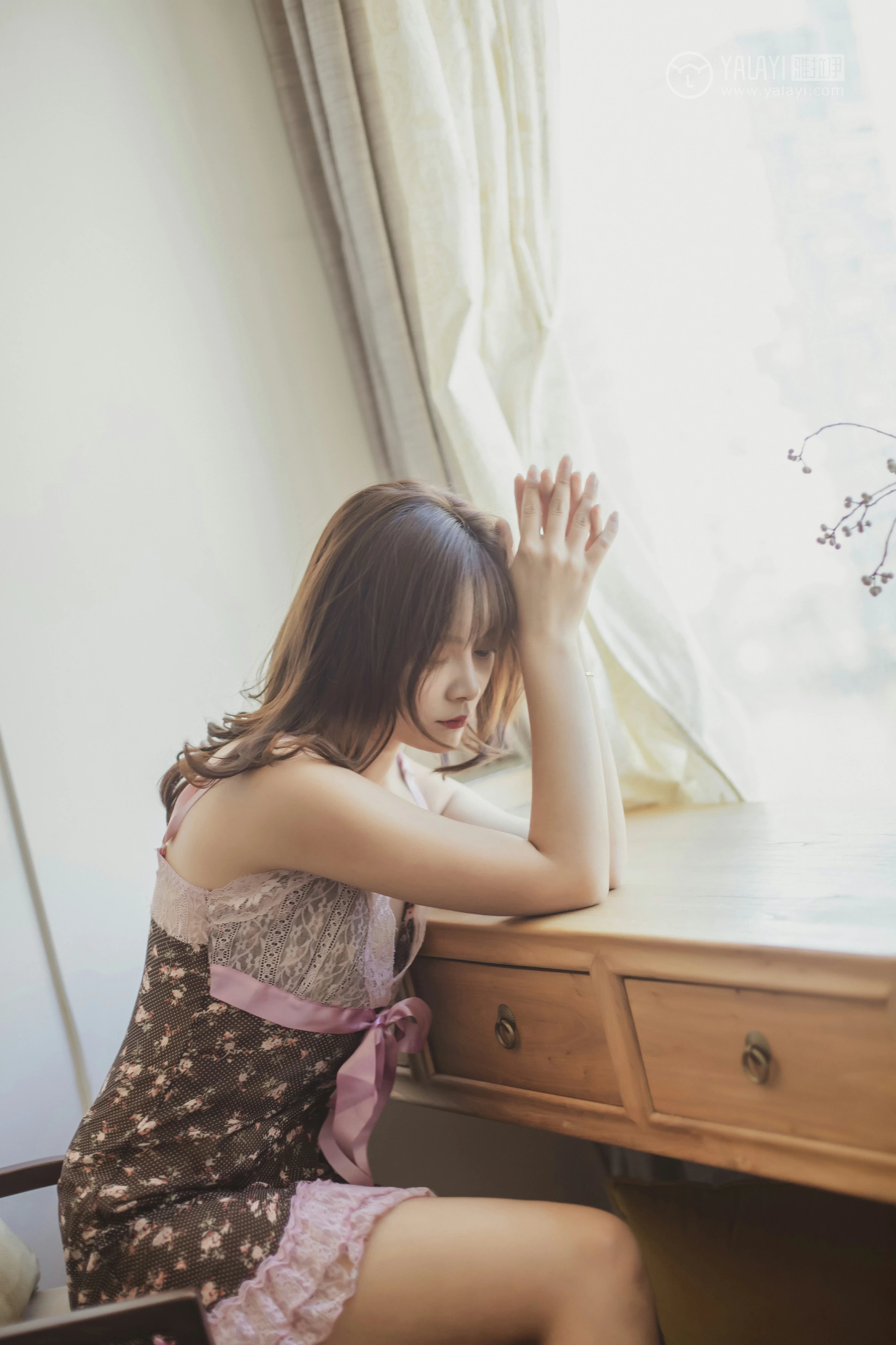 [YALAYI雅拉伊]No.312 私人 芷琳 粉色吊带透视睡衣加红色蕾丝内衣性感私房写真集第15张