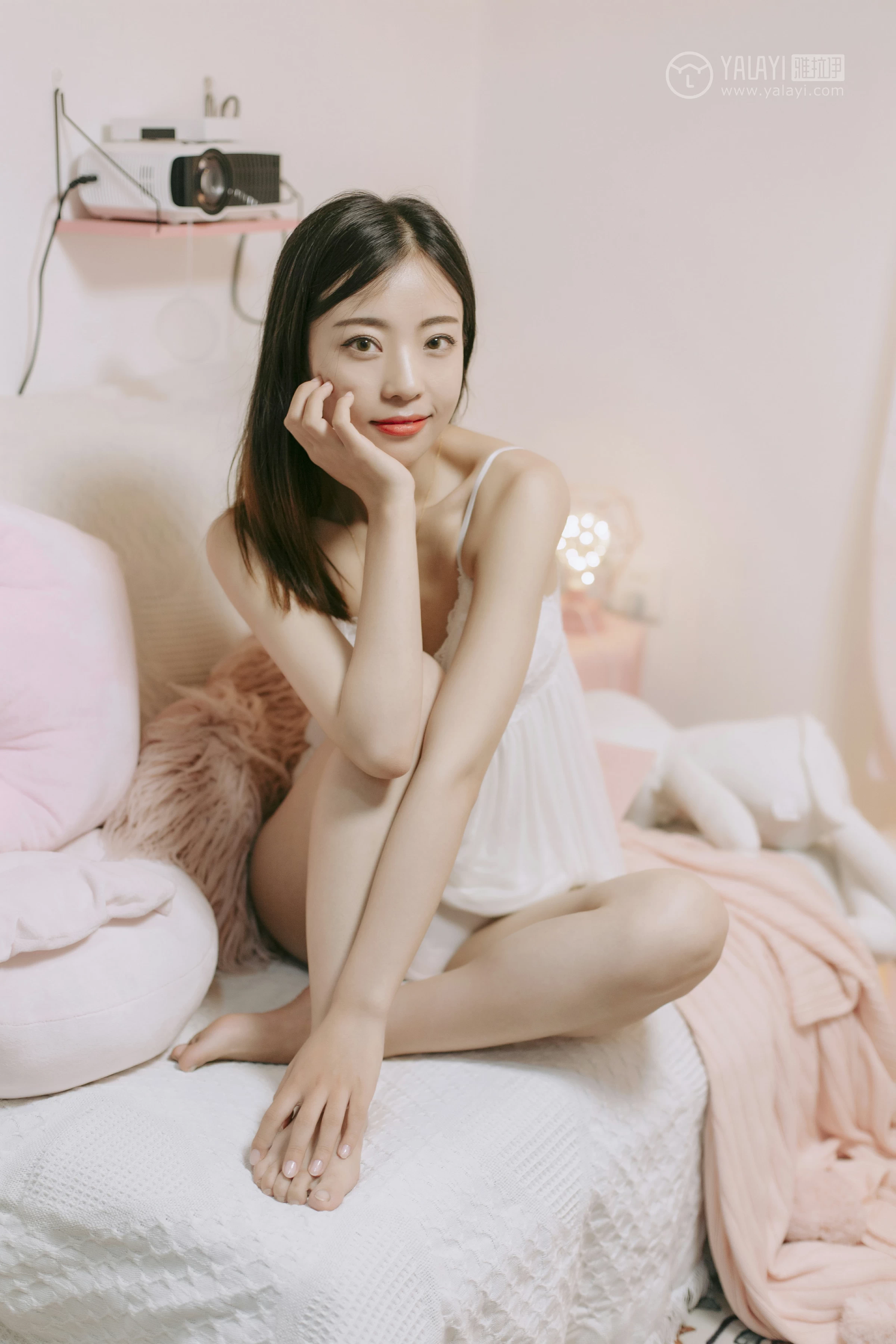 [YALAYI雅拉伊]No.334 浪漫满屋 高若童 白色吊带透视睡衣裙性感私房写真集第4张