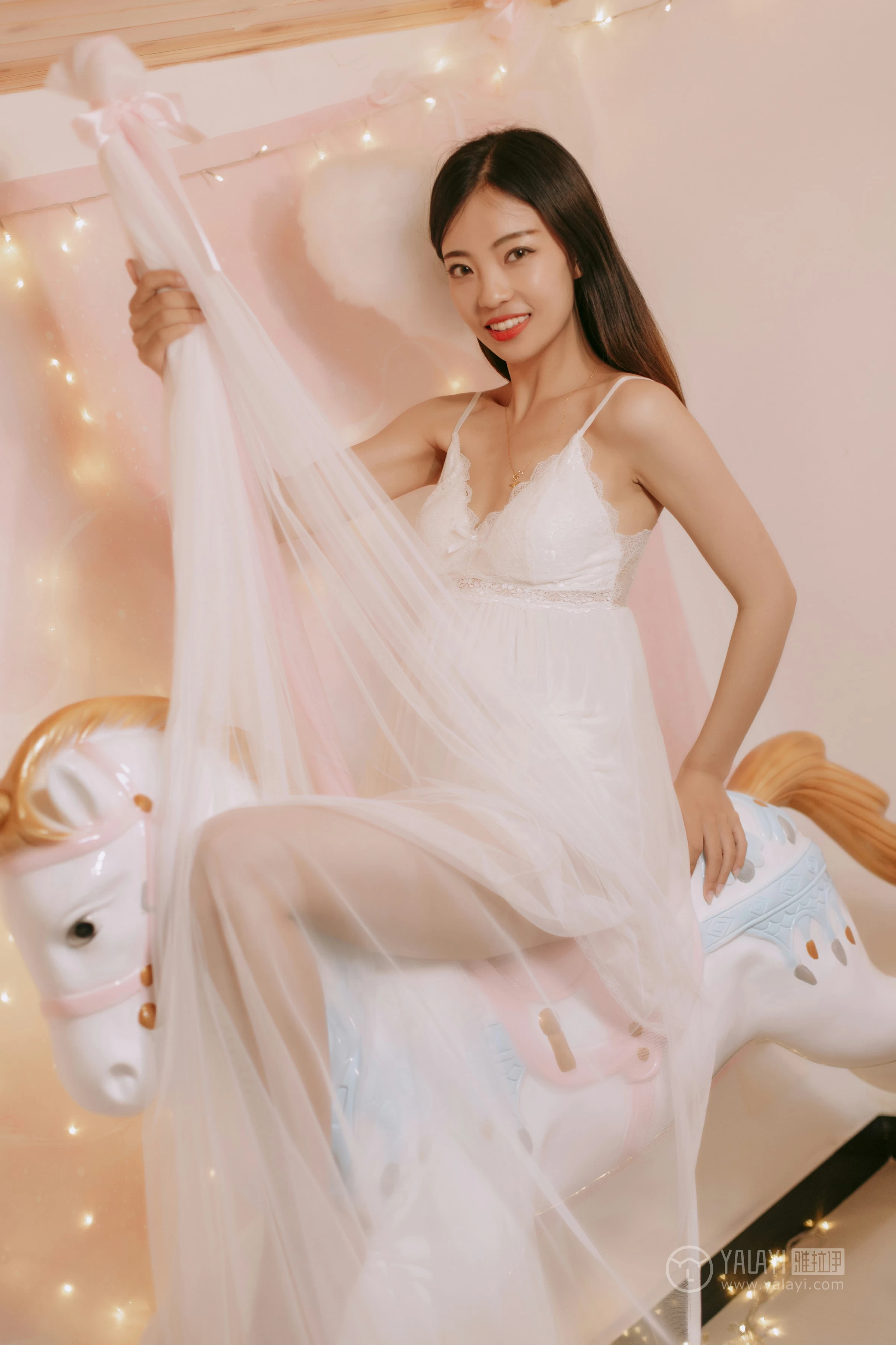 [YALAYI雅拉伊]No.334 浪漫满屋 高若童 白色吊带透视睡衣裙性感私房写真集第6张