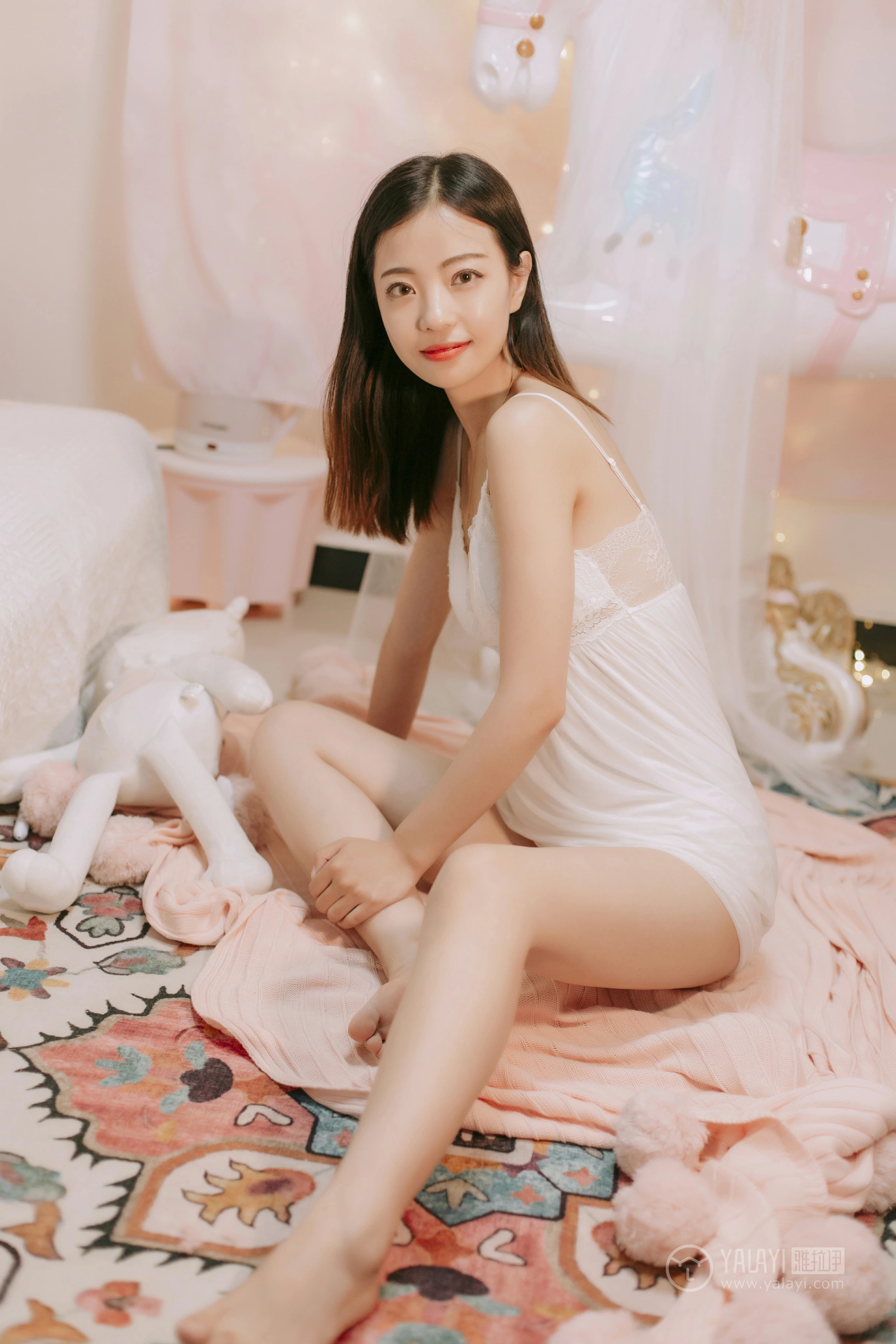 [YALAYI雅拉伊]No.334 浪漫满屋 高若童 白色吊带透视睡衣裙性感私房写真集第15张