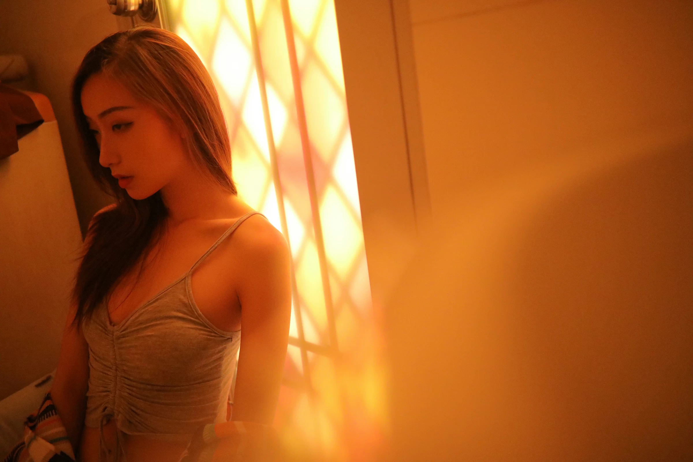 [YALAYI雅拉伊]No.336 余波荡漾 晓琦 灰色性感小背心加白色透视镂空内衣私房写真集第8张