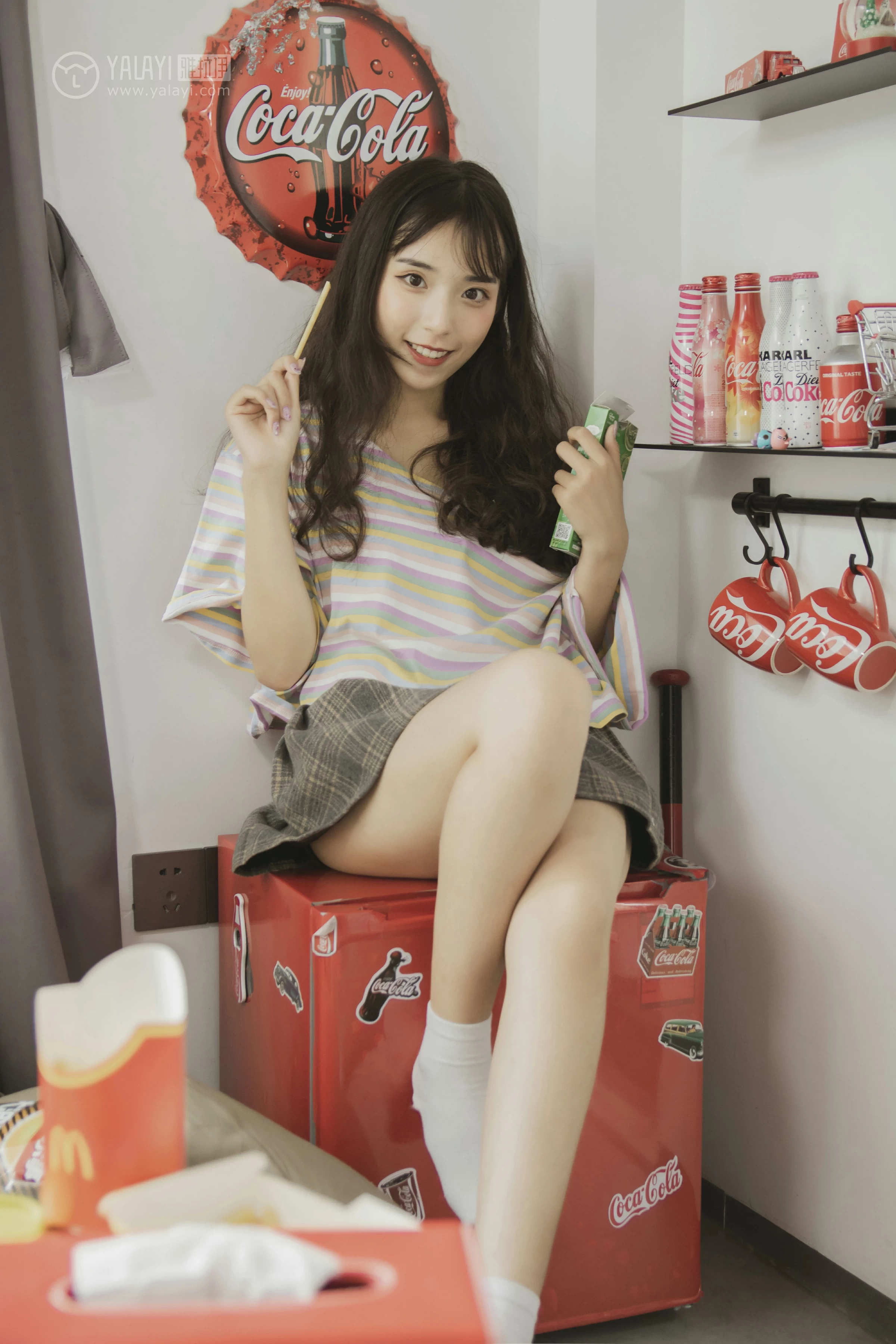 [YALAYI雅拉伊]No.340 氧气女孩 阿橙 条纹短袖加灰色短裙清纯可爱私房写真集第5张