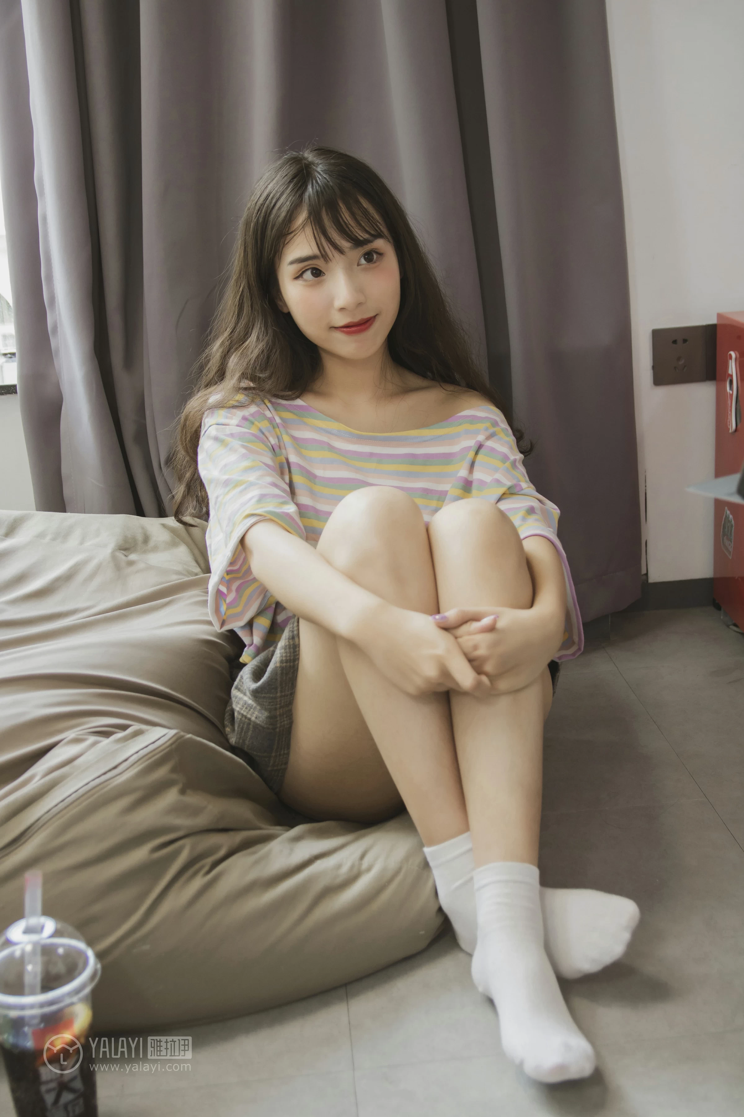 [YALAYI雅拉伊]No.340 氧气女孩 阿橙 条纹短袖加灰色短裙清纯可爱私房写真集第15张