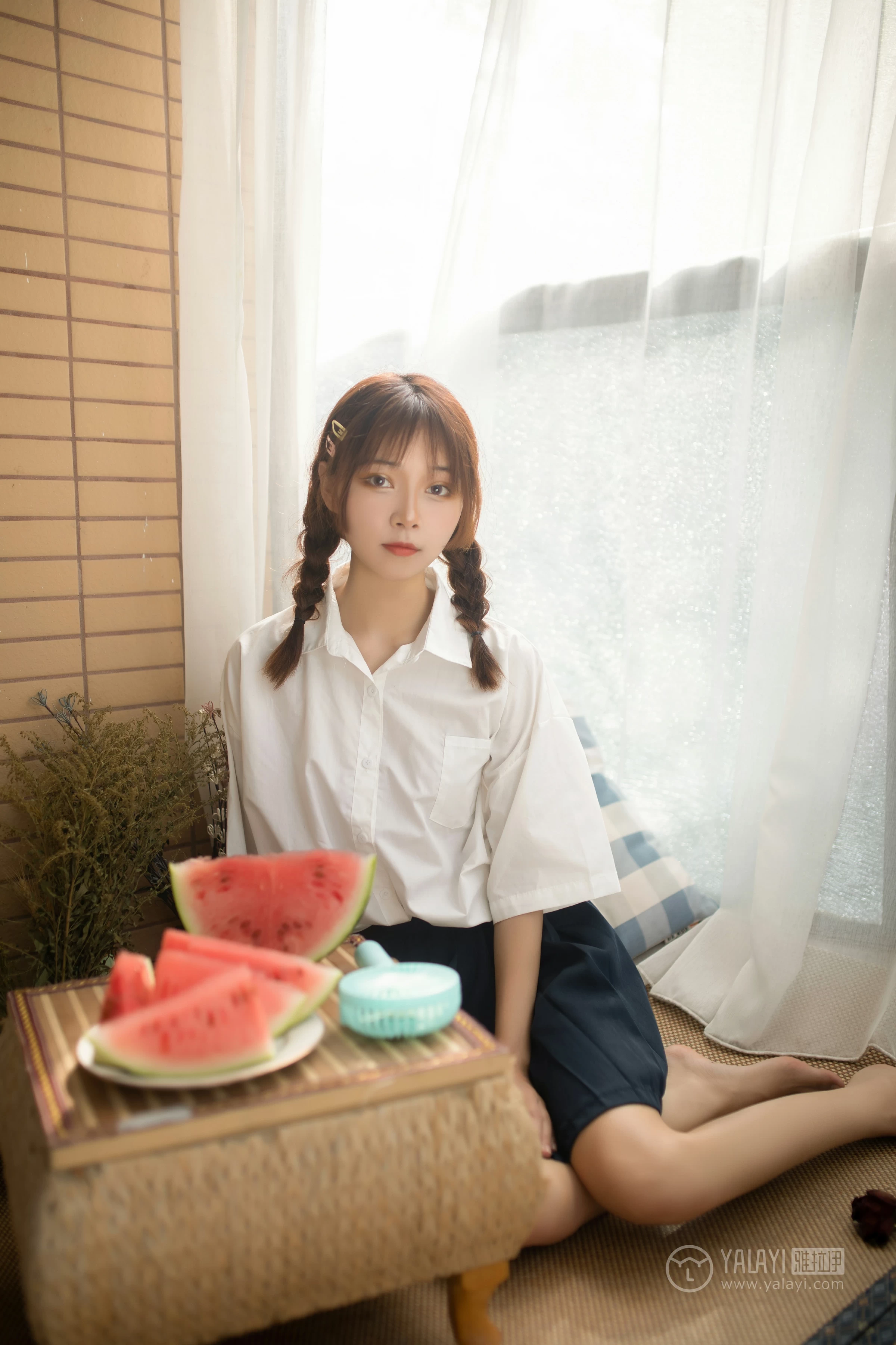 [YALAYI雅拉伊]No.342 与她的夏日恋爱 暄暄 白色衬衫加黑色短裙清纯可爱私房写真集第4张
