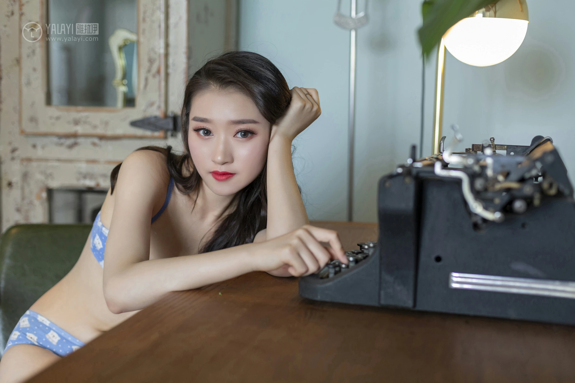 [YALAYI雅拉伊]No.343 蓝色情书 心怡 灰色内衣性感私房写真集第2张
