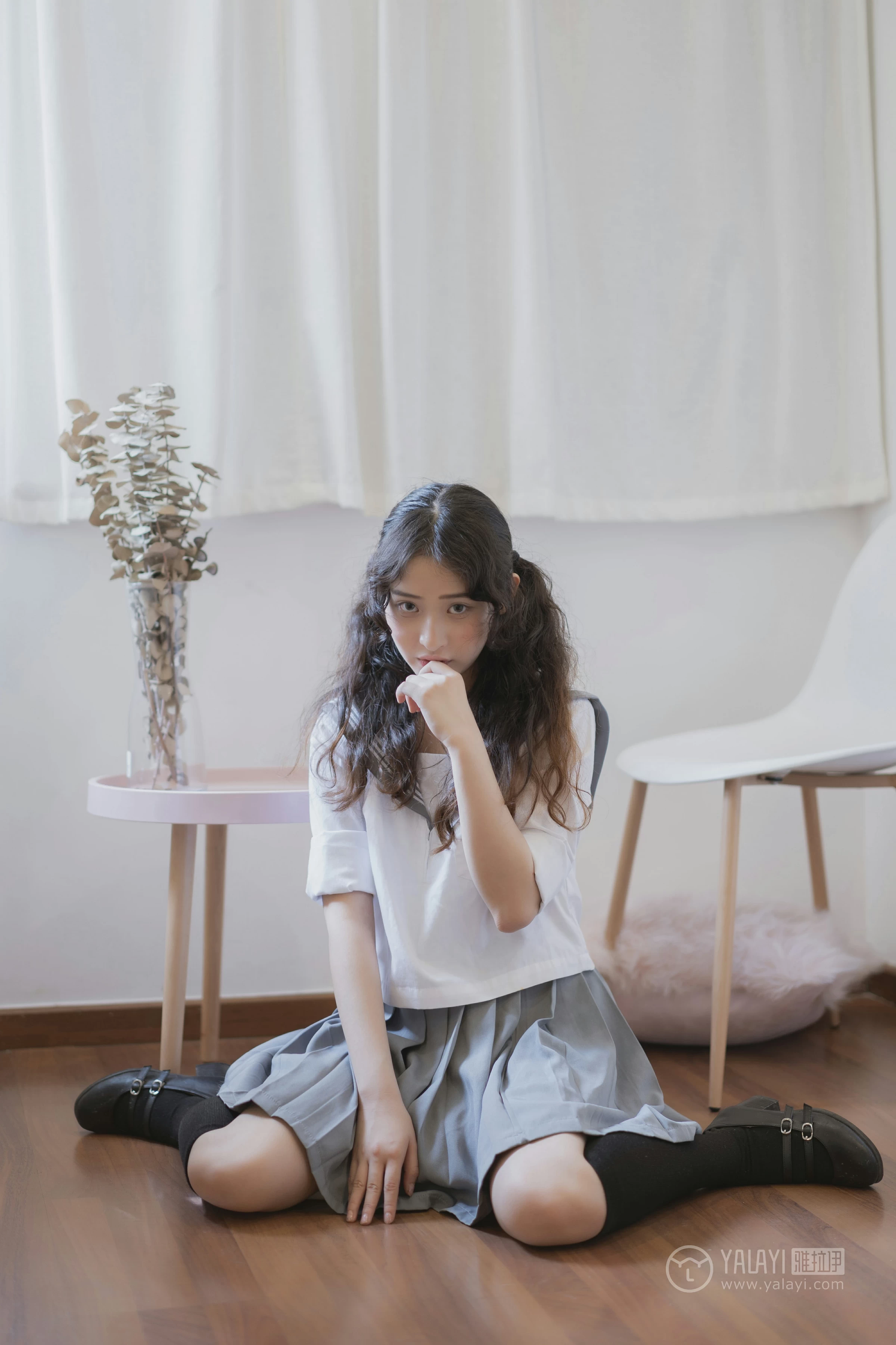 [YALAYI雅拉伊]No.349 清纯学生妹 西子 高中女生制服与短裙性感私房写真集第9张