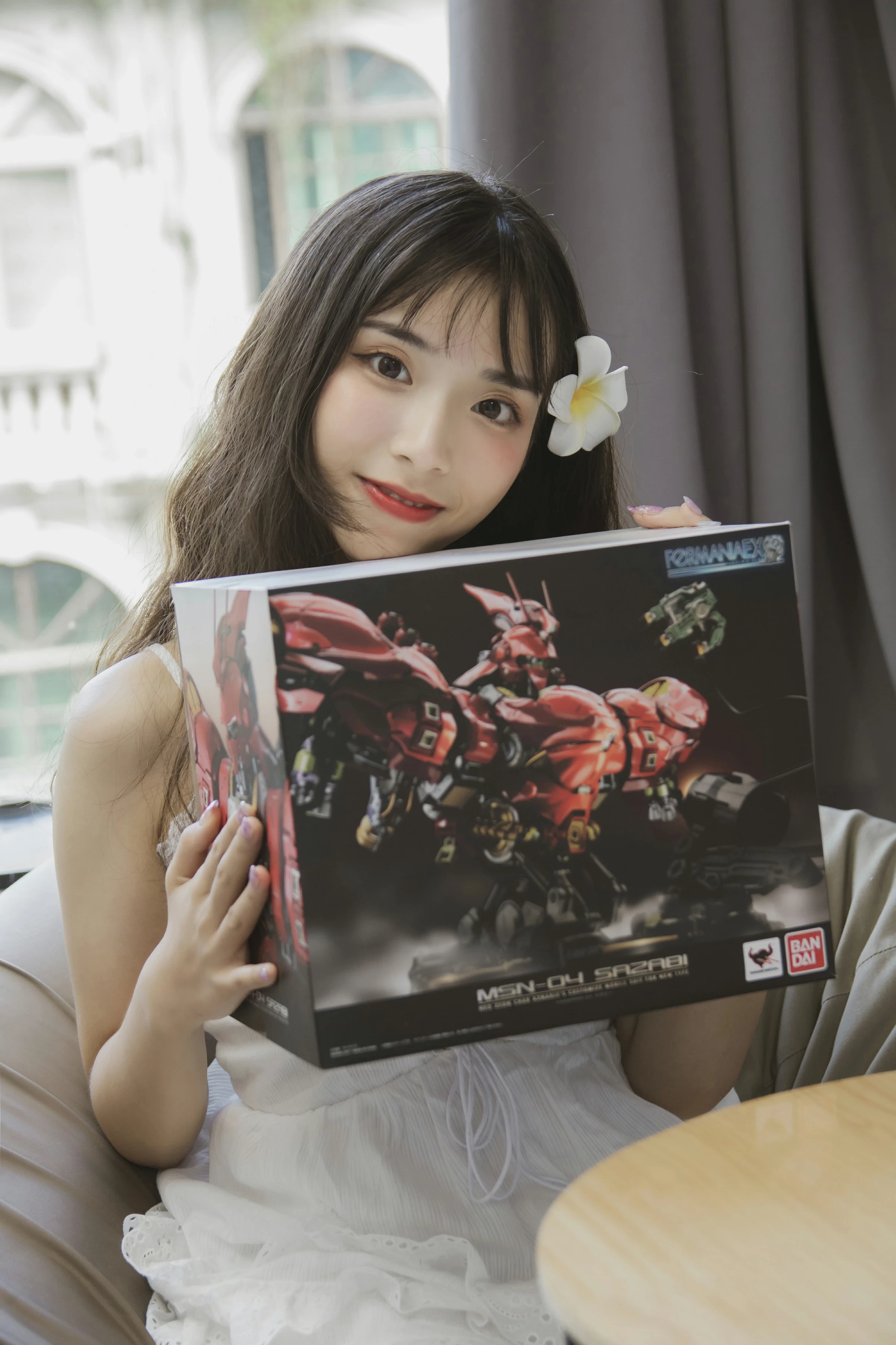 [YALAYI雅拉伊]No.357 我的高达女友 阿橙 白色吊带蕾丝连衣裙清纯可爱私房写真集第4张