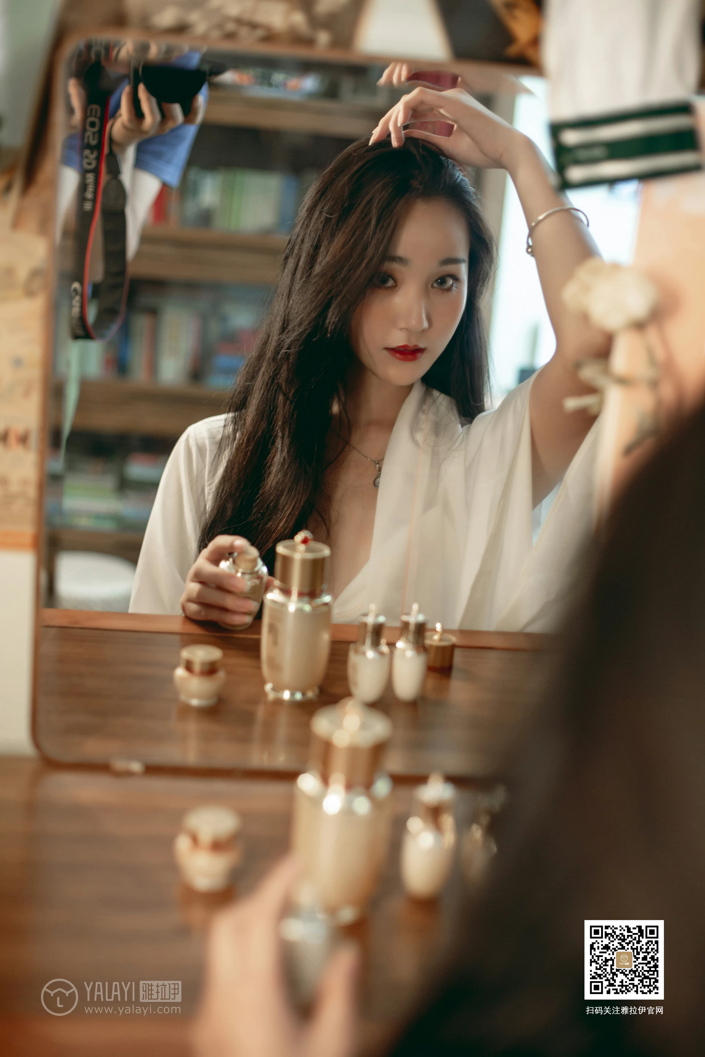 [YALAYI雅拉伊]No.361 Elegant 项兴咏 白色睡衣加白色吊带内衣性感私房写真集第3张