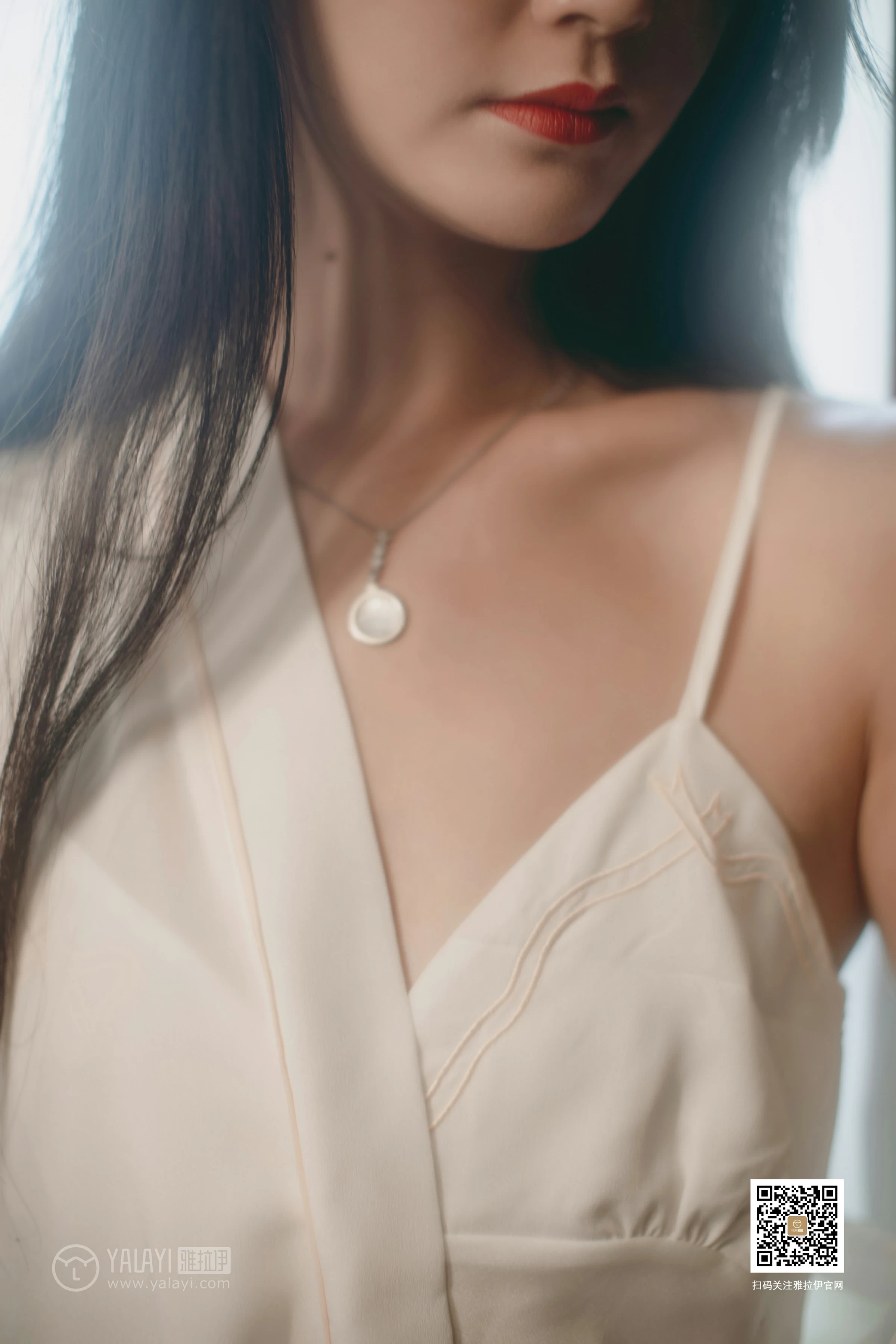 [YALAYI雅拉伊]No.361 Elegant 项兴咏 白色睡衣加白色吊带内衣性感私房写真集第12张