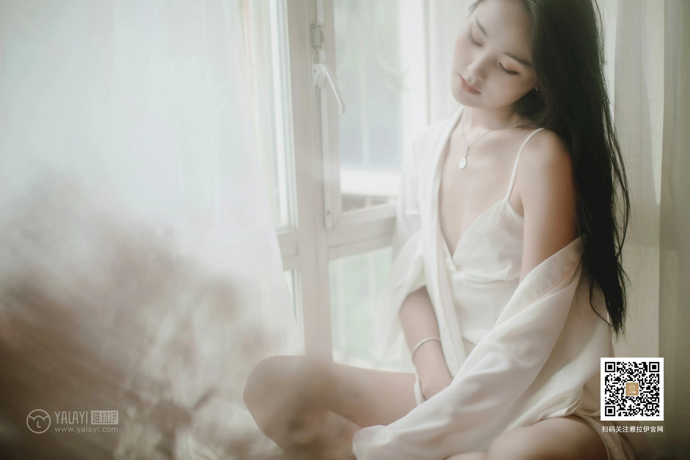 [YALAYI雅拉伊]No.361 Elegant 项兴咏 白色睡衣加白色吊带内衣性感私房写真集第17张