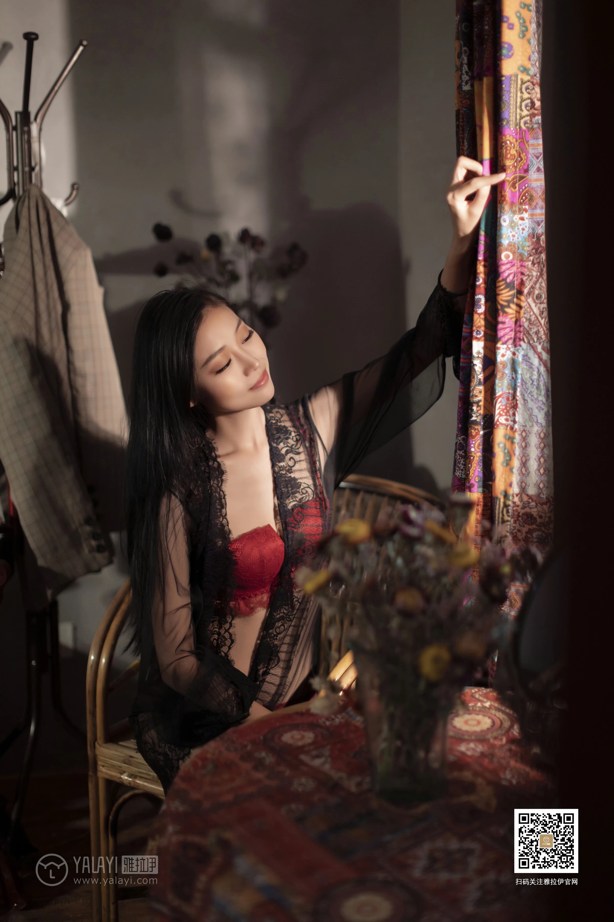[YALAYI雅拉伊]No.368 梦醒时分 图雅 黑色透视情趣睡衣加红色蕾丝内衣性感私房写真集第9张