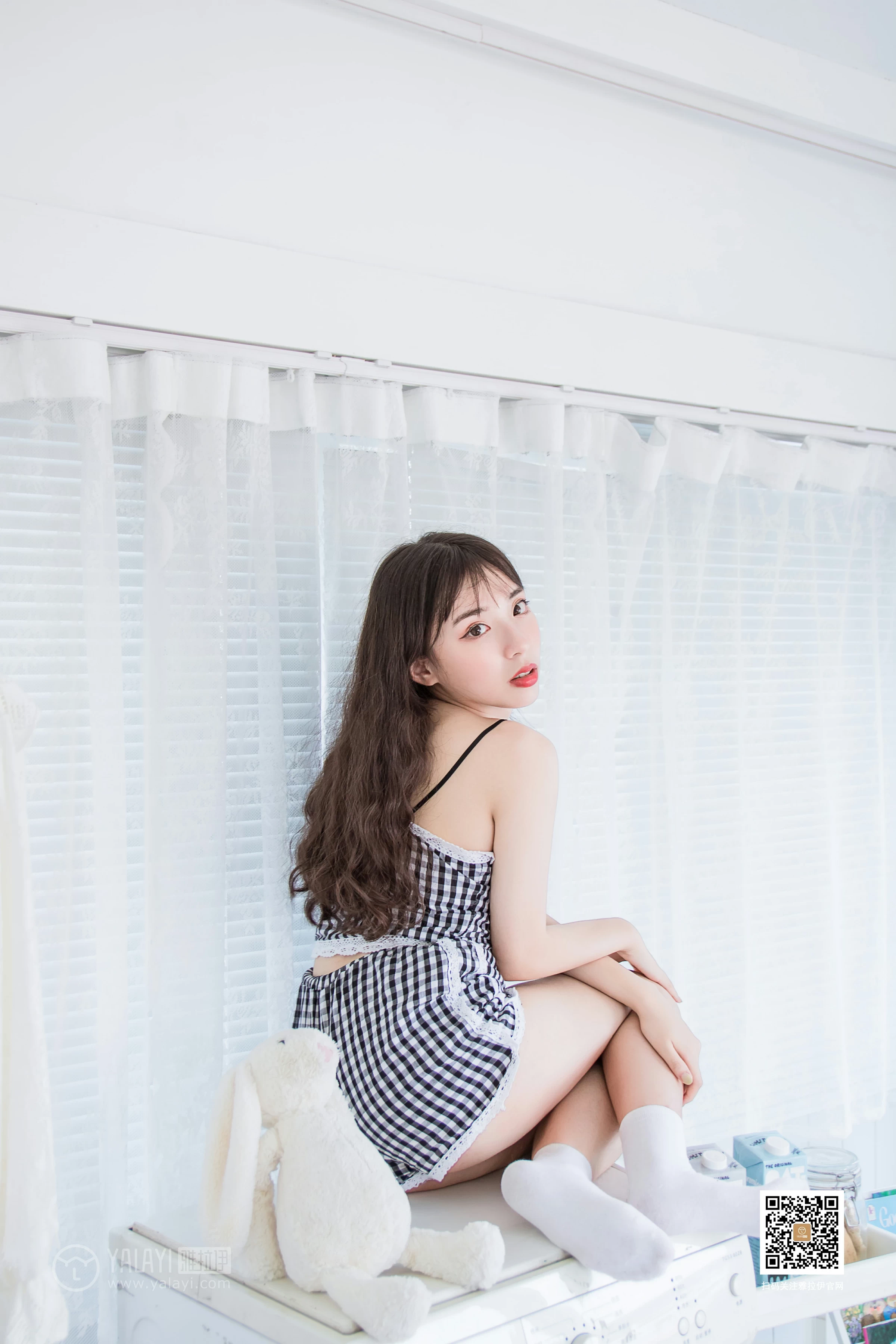 [YALAYI雅拉伊]No.369 一双白袜子 阿橙 吊带小背心加短裤性感私房写真集第9张