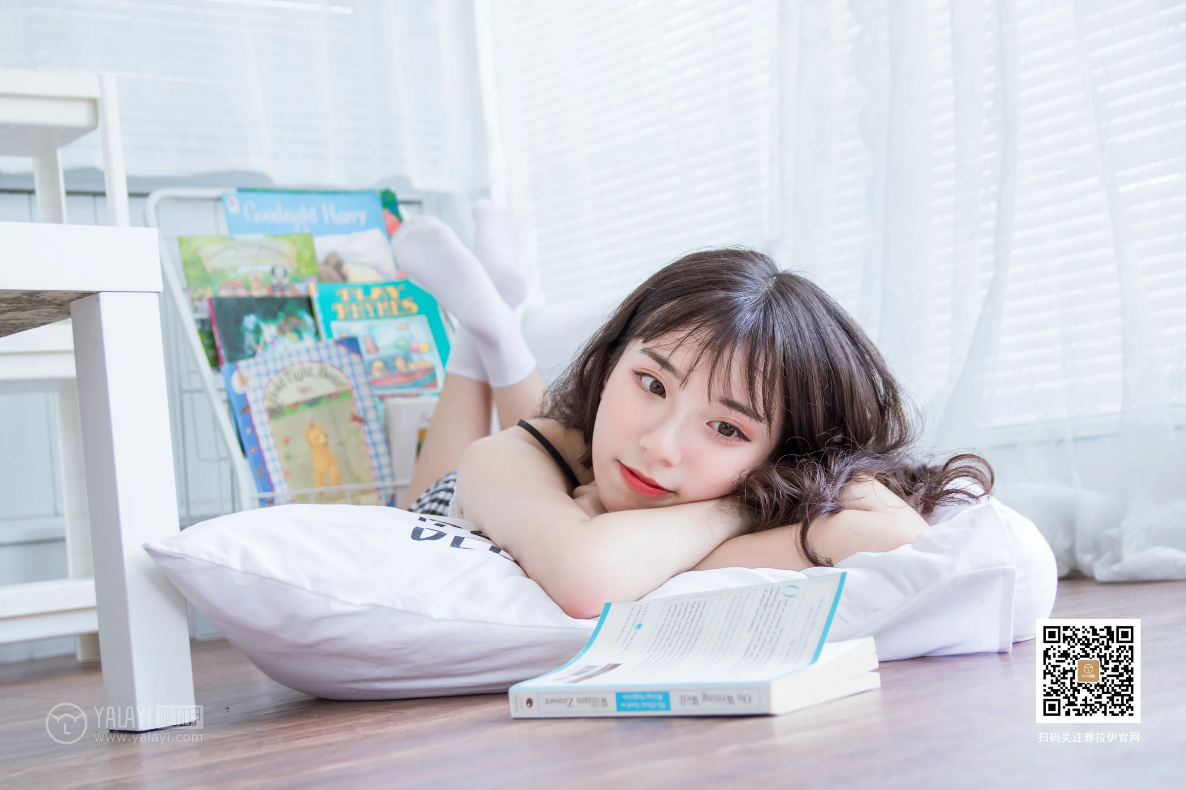 [YALAYI雅拉伊]No.369 一双白袜子 阿橙 吊带小背心加短裤性感私房写真集第13张