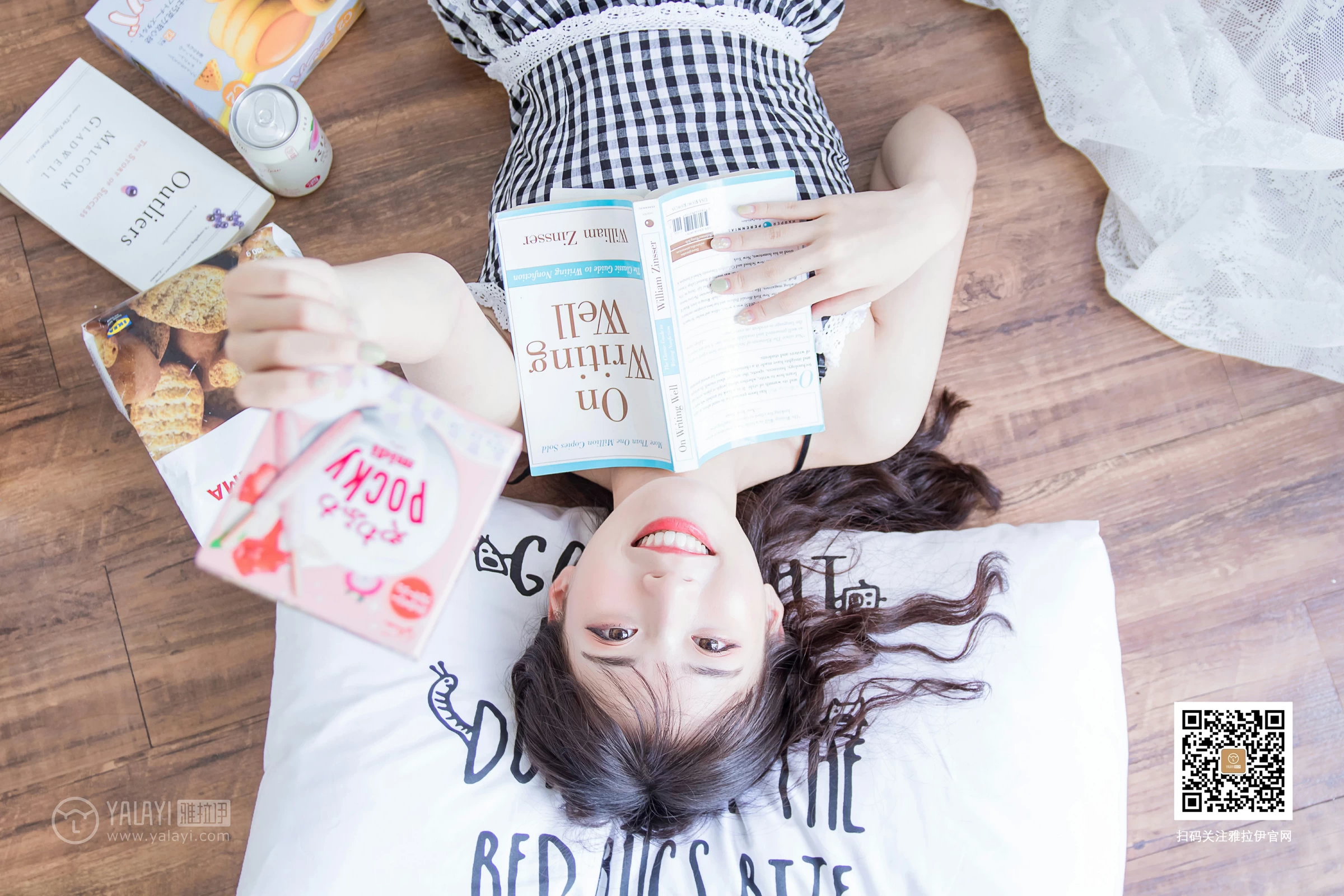 [YALAYI雅拉伊]No.369 一双白袜子 阿橙 吊带小背心加短裤性感私房写真集第14张