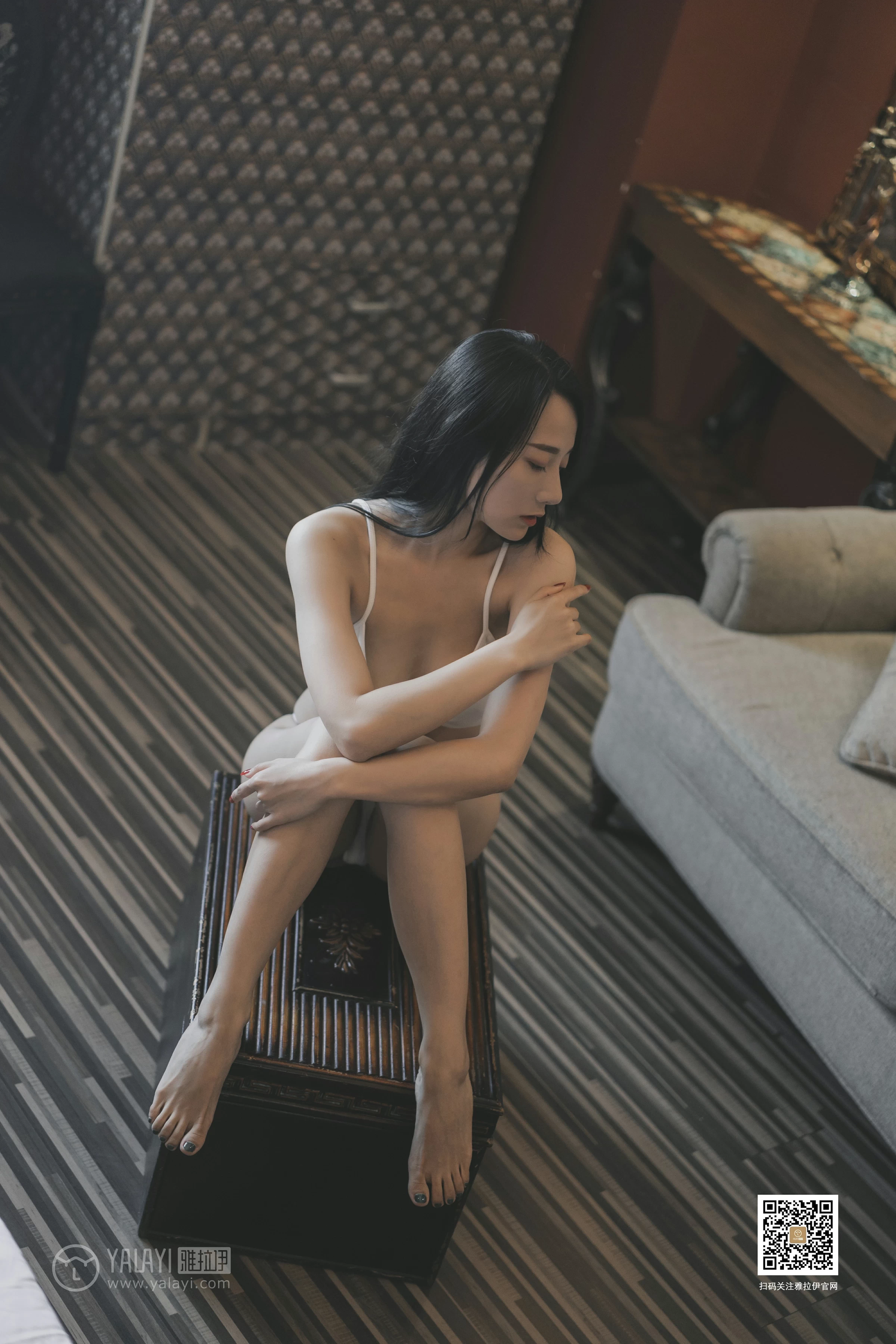 [YALAYI雅拉伊]No.363 女白领的私房照 何嘉颖 白色性感内衣居家私房写真集第15张