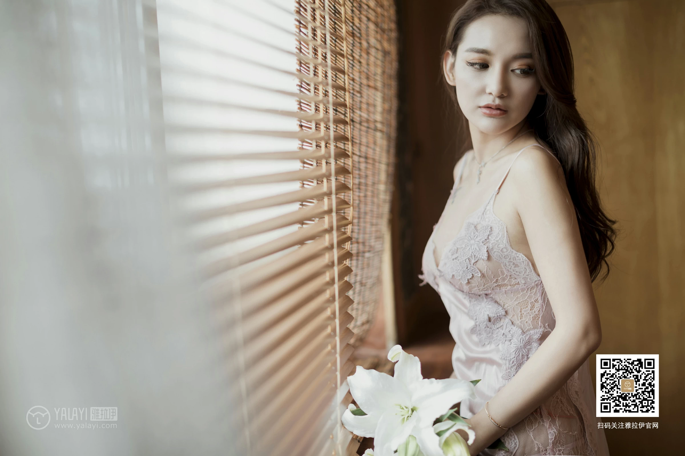 [YALAYI雅拉伊]No.377 异域丝情 刘子炀 粉色蕾丝睡衣加肉色丝袜美腿性感私房写真集第8张