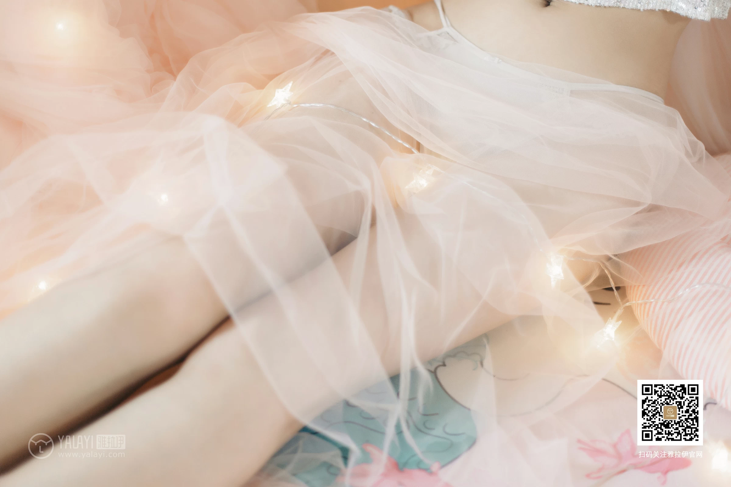 [YALAYI雅拉伊]No.374 心动的信号 高若童 银色性感小背心加白色情趣内裤私房写真集第6张