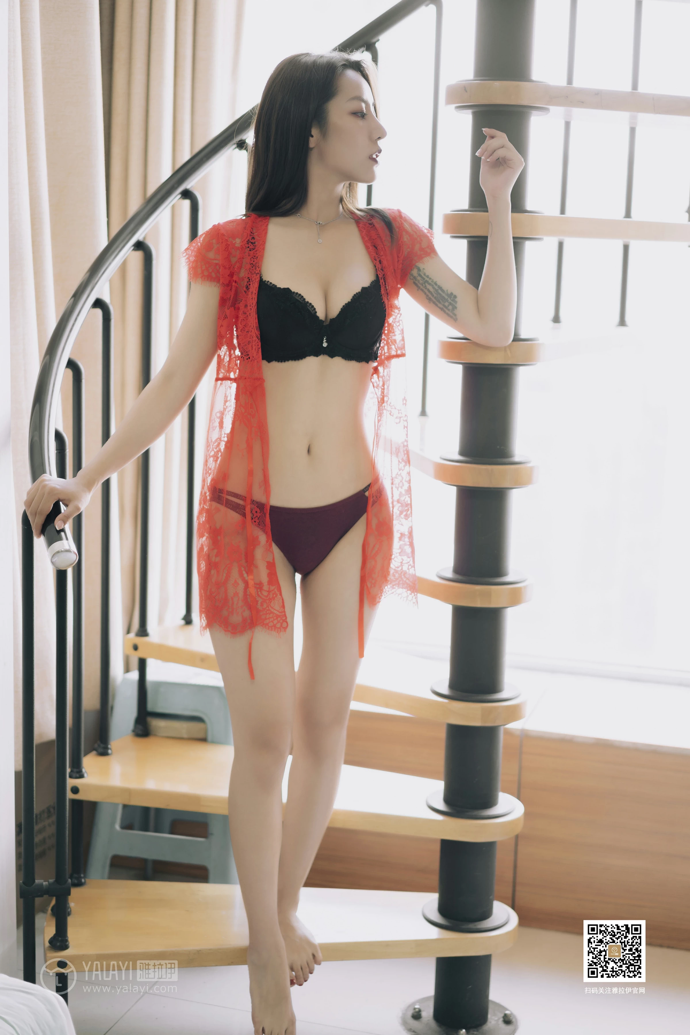 [YALAYI雅拉伊]No.381 芊芊 红色情趣镂空睡衣加黑色蕾丝内衣性感私房写真集第13张