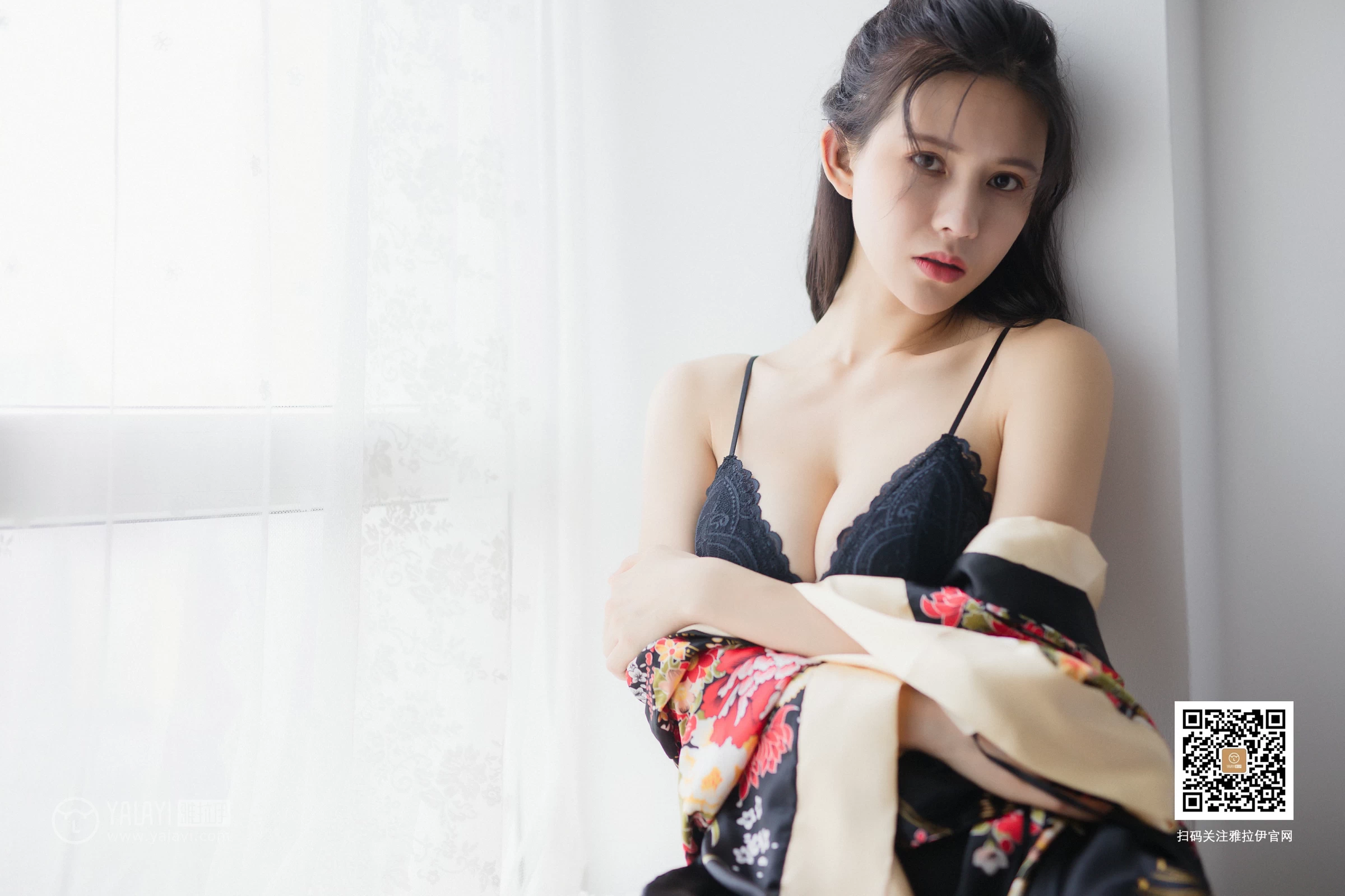 [YALAYI雅拉伊]No.383 瑶瑶 黑色睡衣加黑色蕾丝内衣性感私房写真集第10张