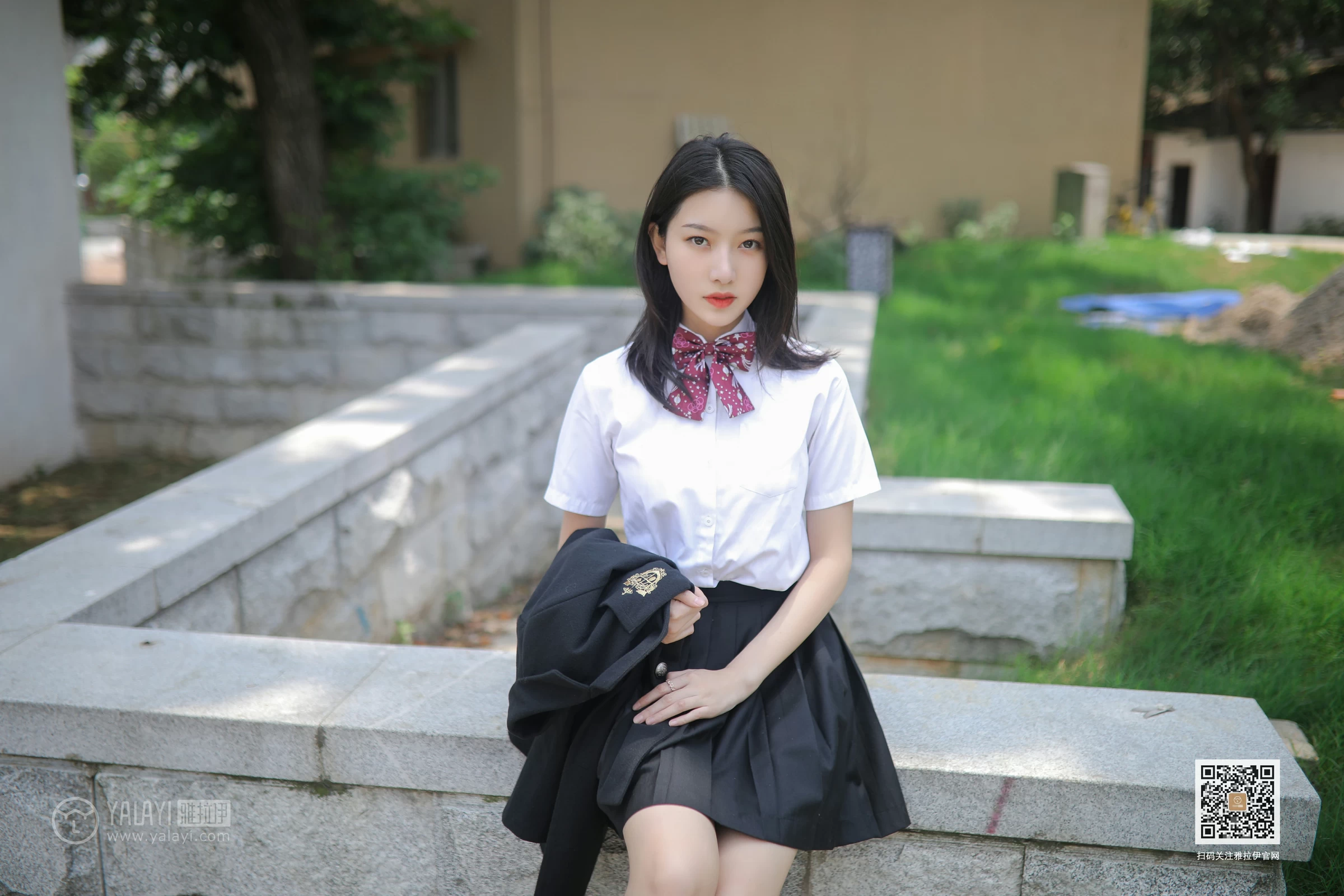 [YALAYI雅拉伊]No.387 毕业季 白璐 黑色高中女生制服与短裙加肉色丝袜美腿性感私房写真集第10张