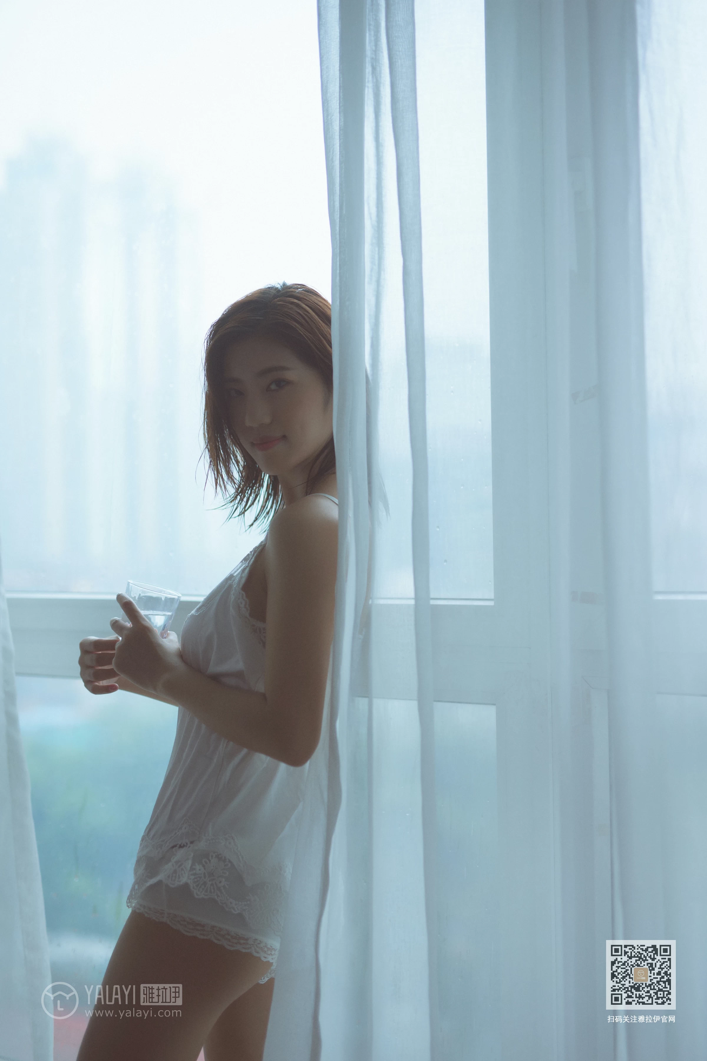 [YALAYI雅拉伊]No.397 念念又不忘 小小 白色吊带蕾丝睡衣性感私房写真集第3张