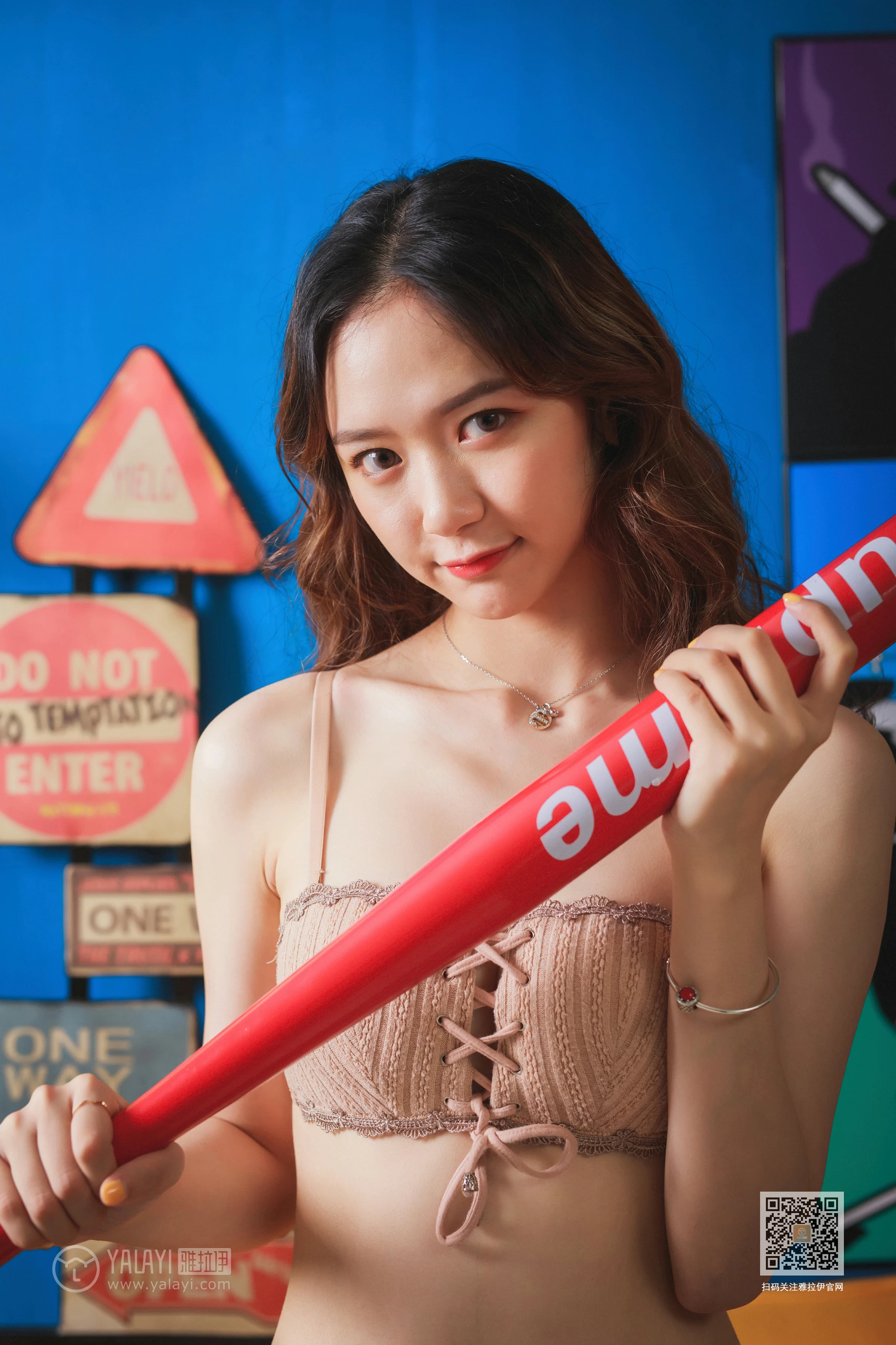 [YALAYI雅拉伊]Vol.403 我的野蛮女友 晓琳 粉色性感内衣居家私房写真集第17张