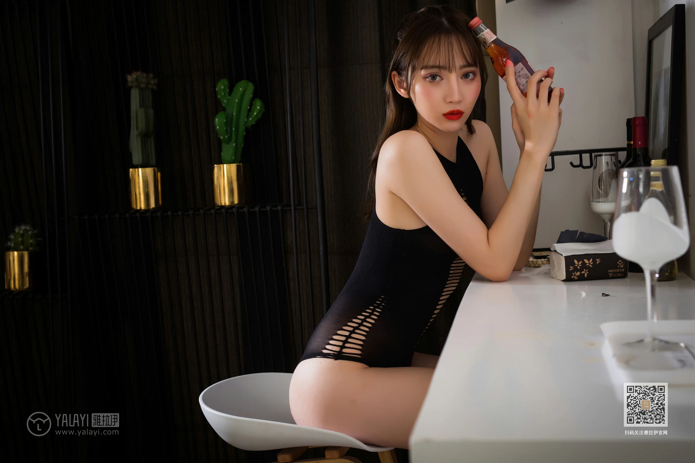 [YALAYI雅拉伊]Vol.405 精致的名媛 白雪 蓝色紧身连体内衣性感私房写真集第10张