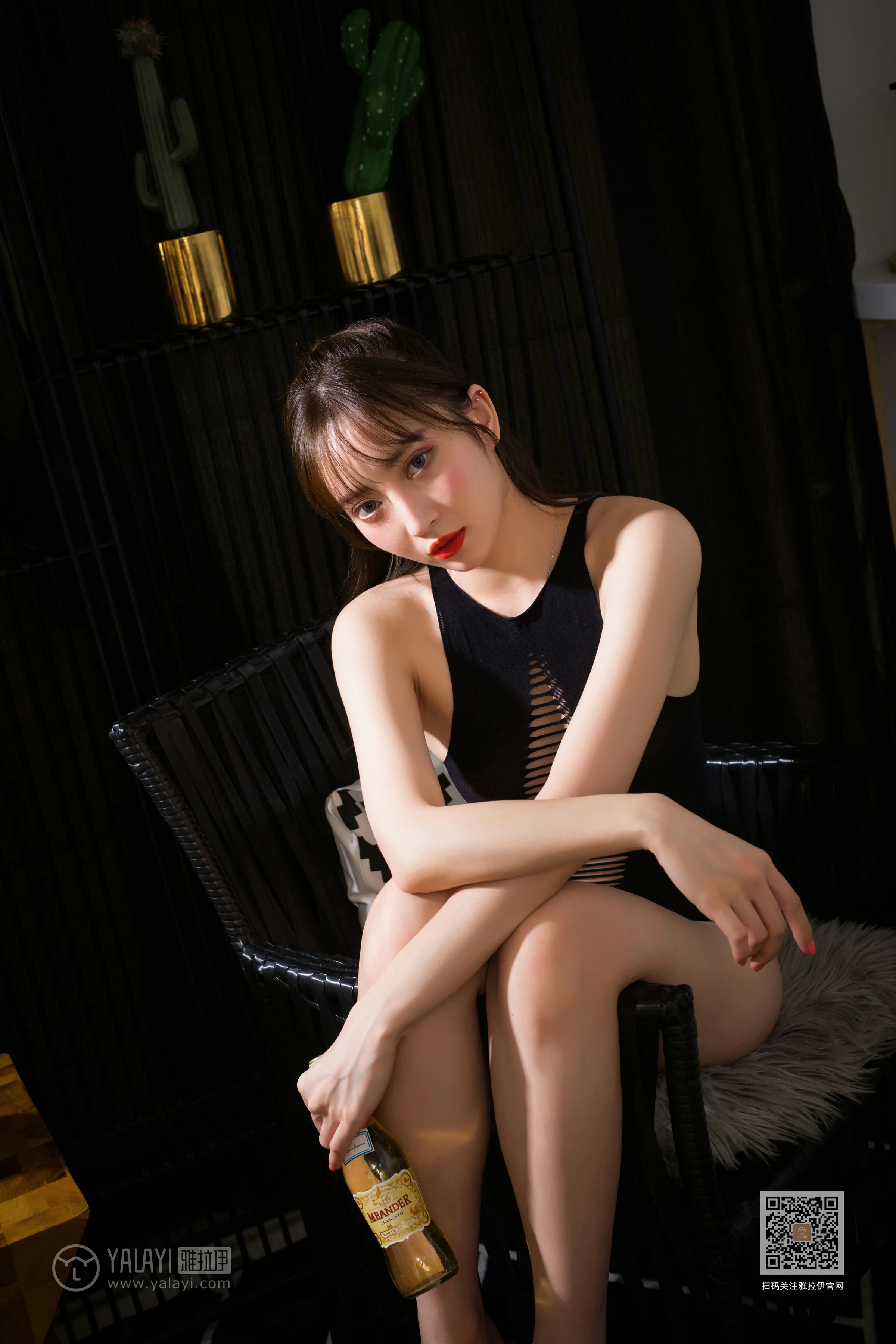 [YALAYI雅拉伊]Vol.405 精致的名媛 白雪 蓝色紧身连体内衣性感私房写真集第16张
