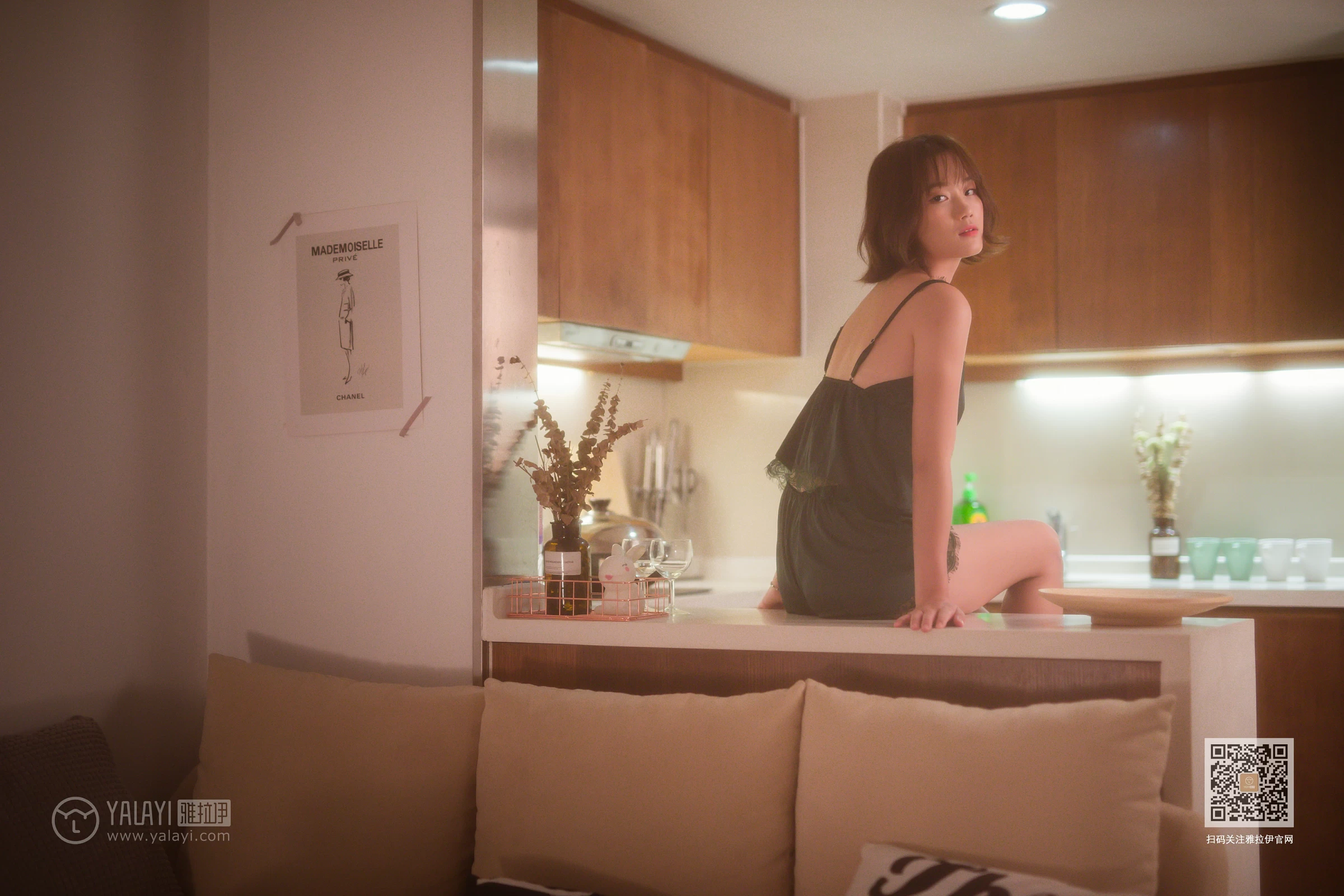 [YALAYI雅拉伊]Vol.412 特技小厨娘 良子 吊带睡衣加蕾丝短裤性感私房写真集第6张