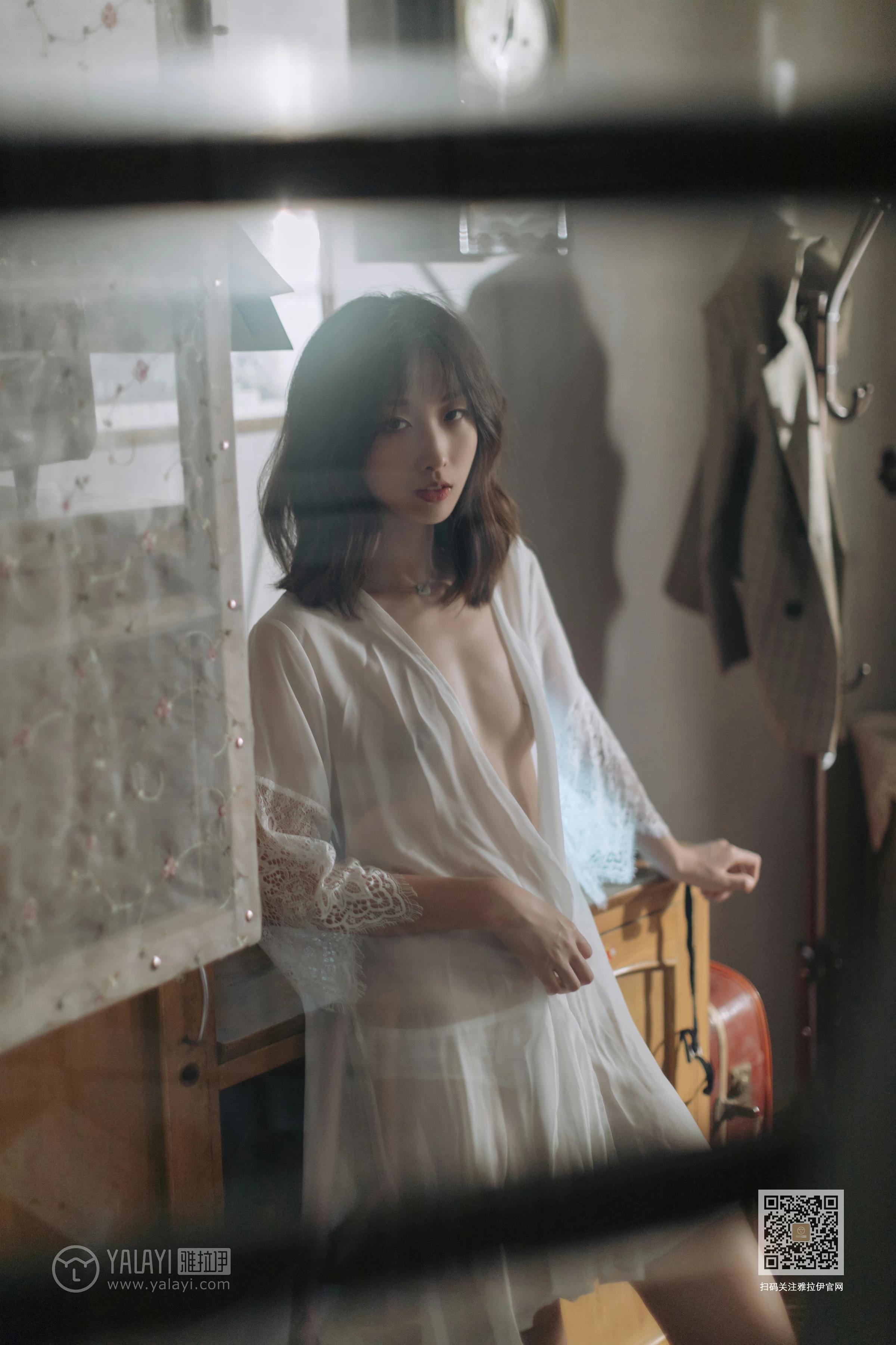 [YALAYI雅拉伊]Vol.427 寂寞心房 佳佳 白色透视蕾丝睡衣加情趣乳贴性感私房写真集第15张