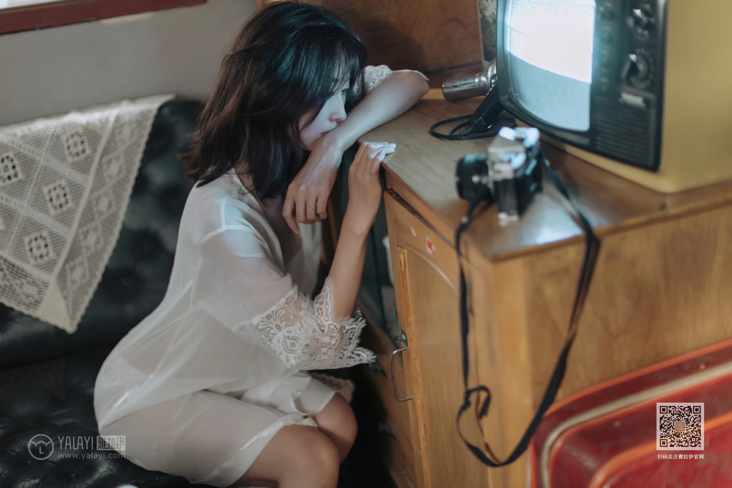 [YALAYI雅拉伊]Vol.427 寂寞心房 佳佳 白色透视蕾丝睡衣加情趣乳贴性感私房写真集第16张