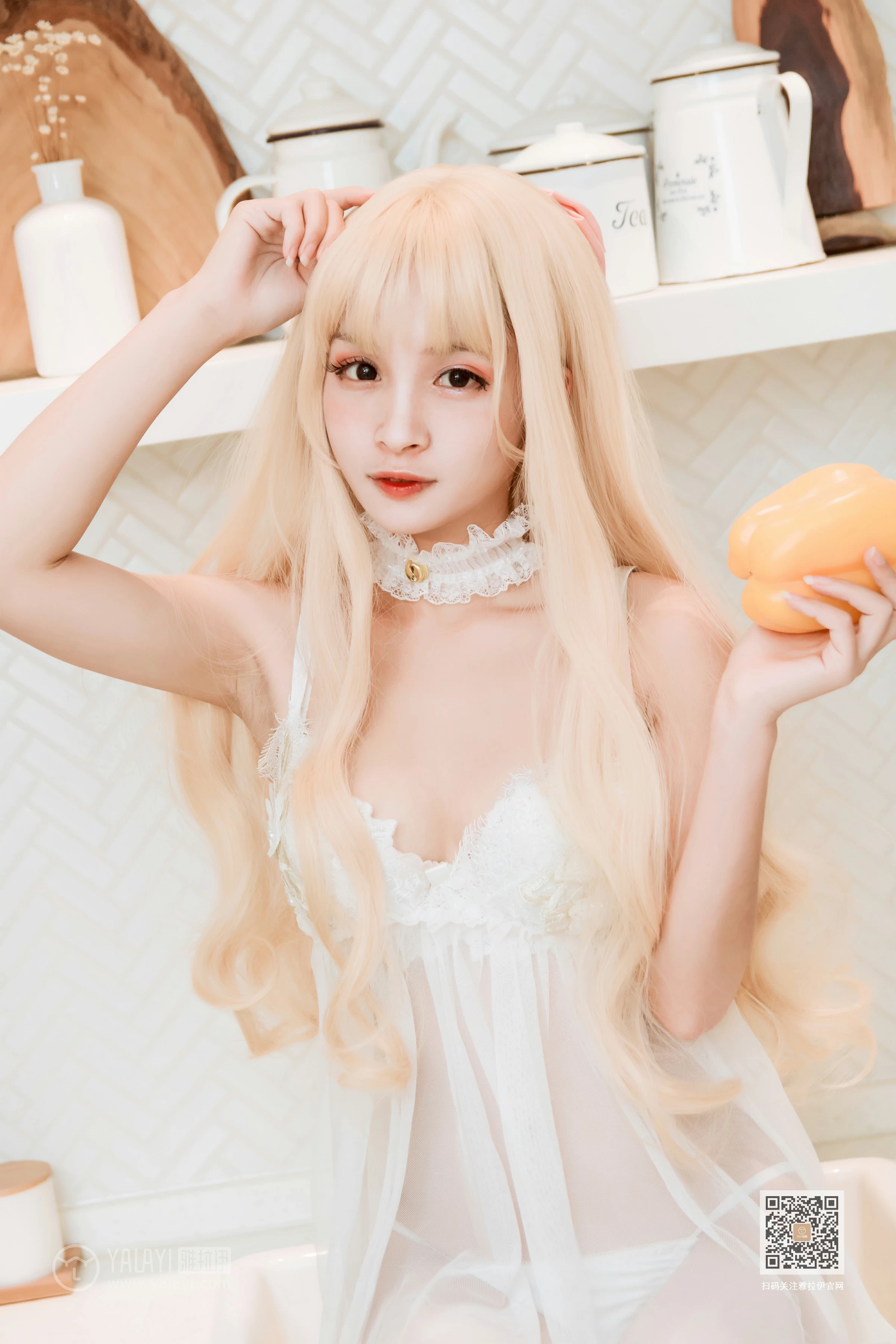 [YALAYI雅拉伊]Vol.425 异世界少女 艾丽 白色透视内衣裙加白色丝袜美腿性感私房写真集第4张