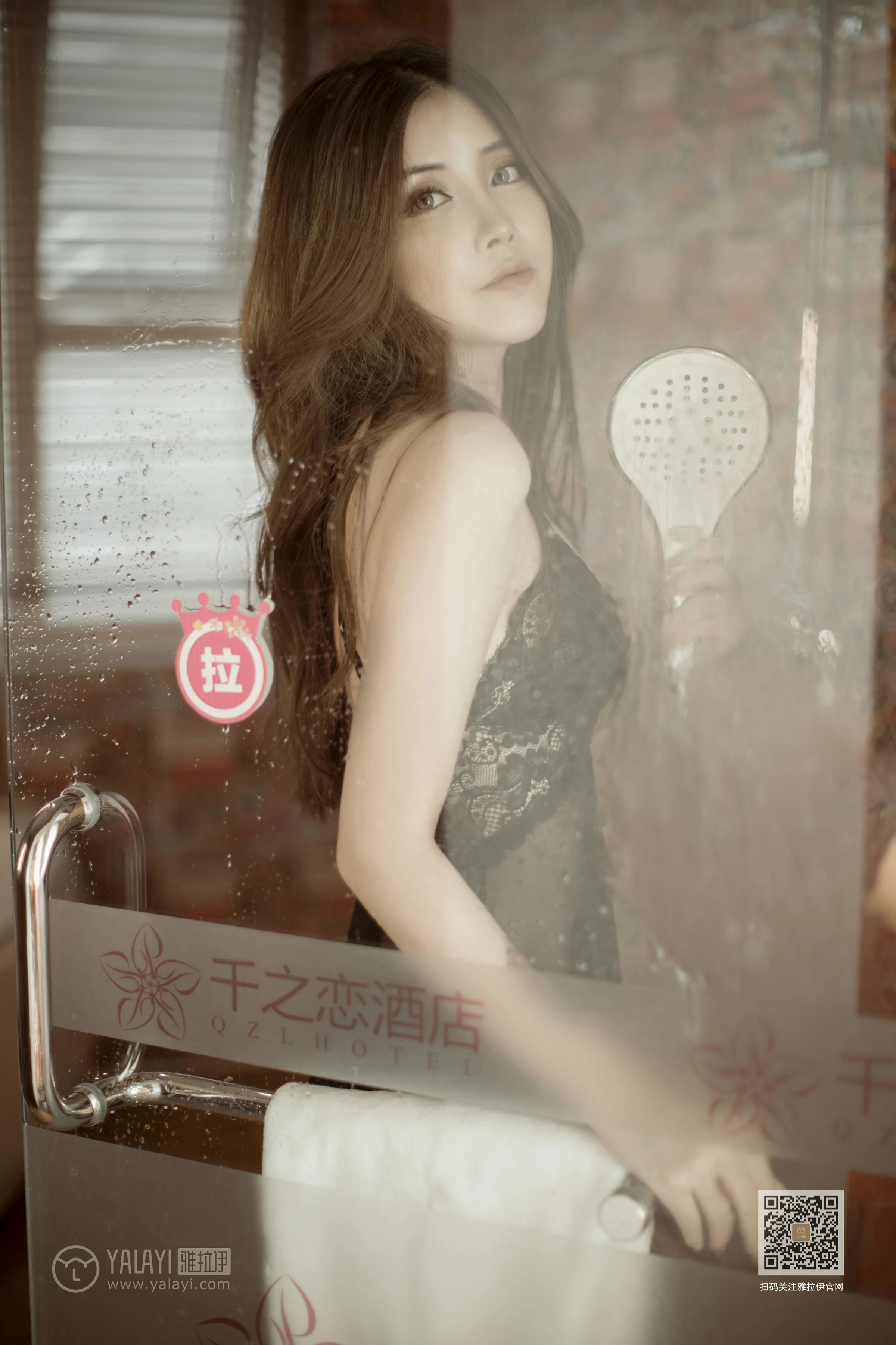 [YALAYI雅拉伊]Vol.445 前戏 小玉 黑色吊带透视情趣内衣裙性感私房写真集第7张