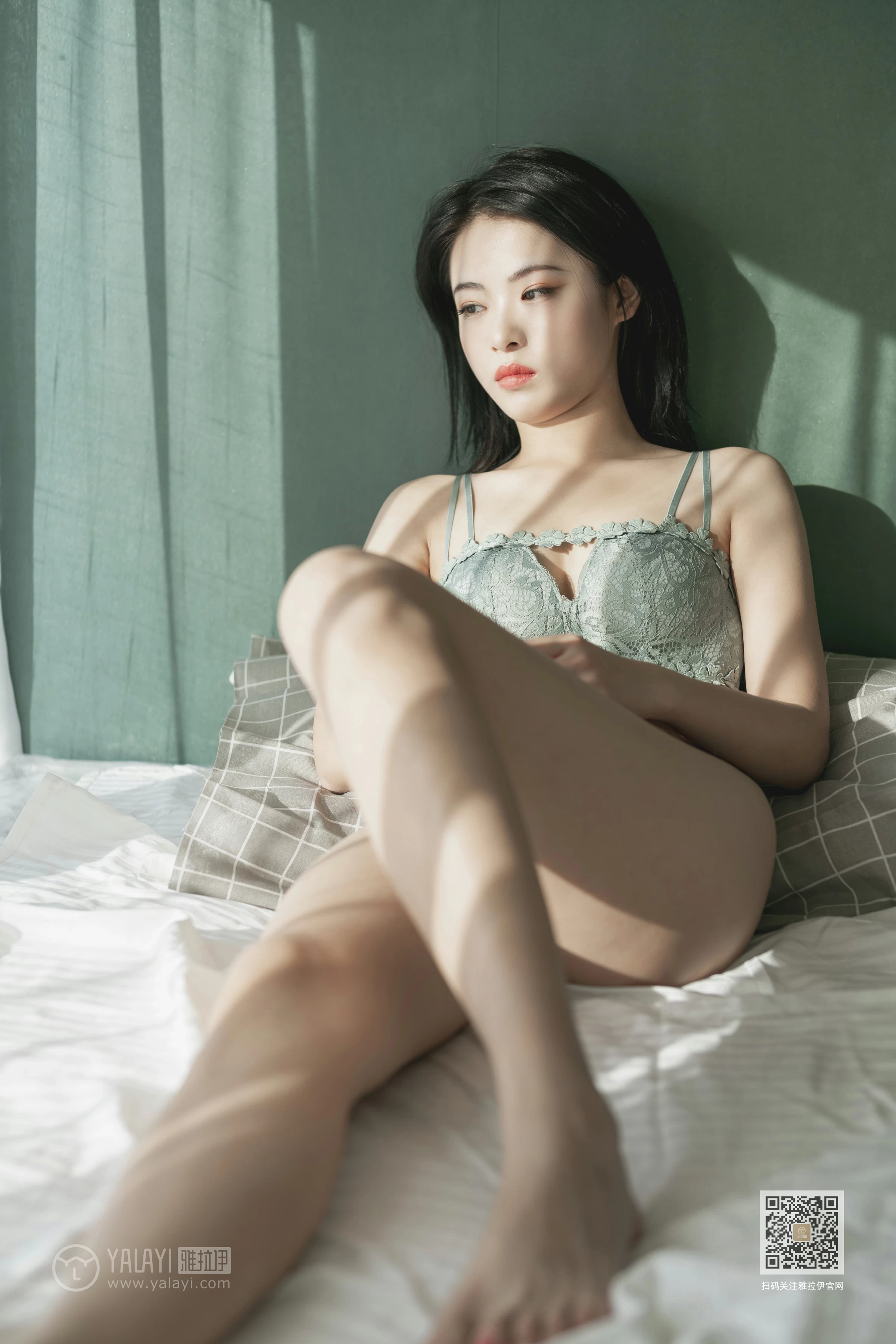 [YALAYI雅拉伊]Vol.487 翡翠女神 含嫣 淡蓝色蕾丝内衣性感私房写真集第2张