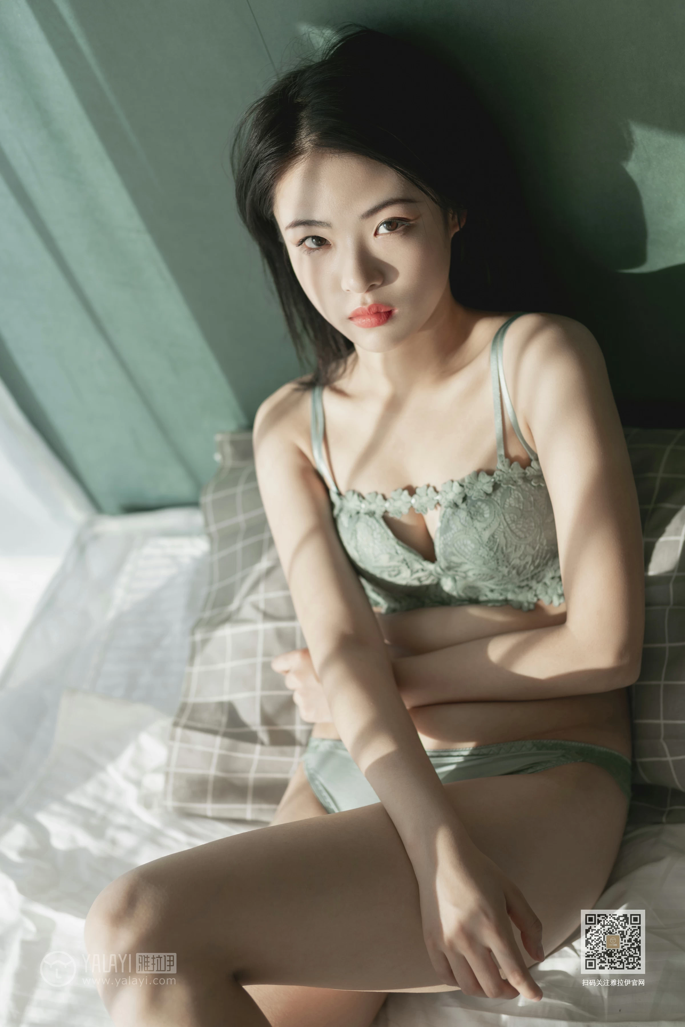 [YALAYI雅拉伊]Vol.487 翡翠女神 含嫣 淡蓝色蕾丝内衣性感私房写真集第3张