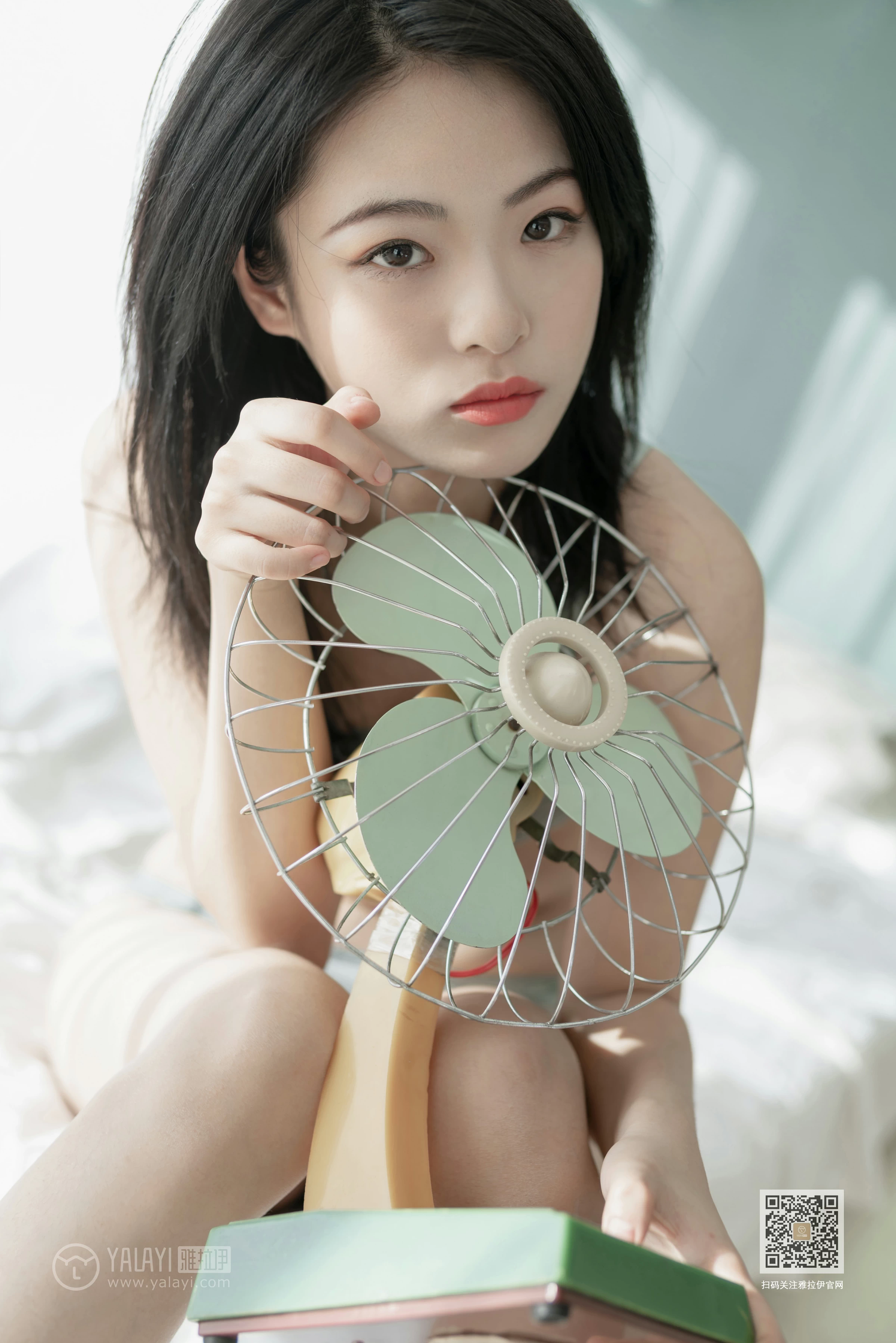 [YALAYI雅拉伊]Vol.487 翡翠女神 含嫣 淡蓝色蕾丝内衣性感私房写真集第15张