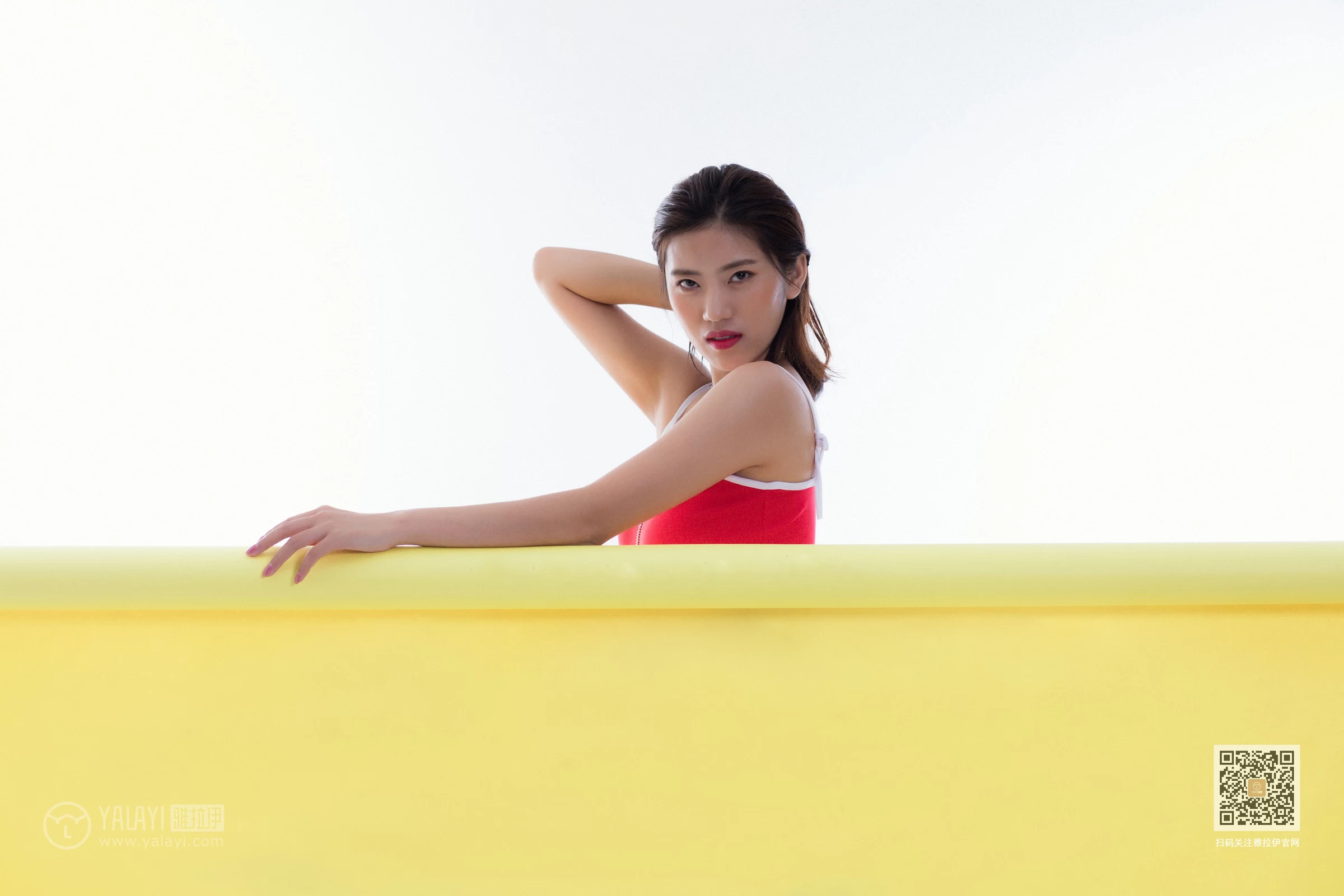 [YALAYI雅拉伊]Vol.499 艺术人生 小小 红色吊带连体运动内衣性感私房写真集第4张