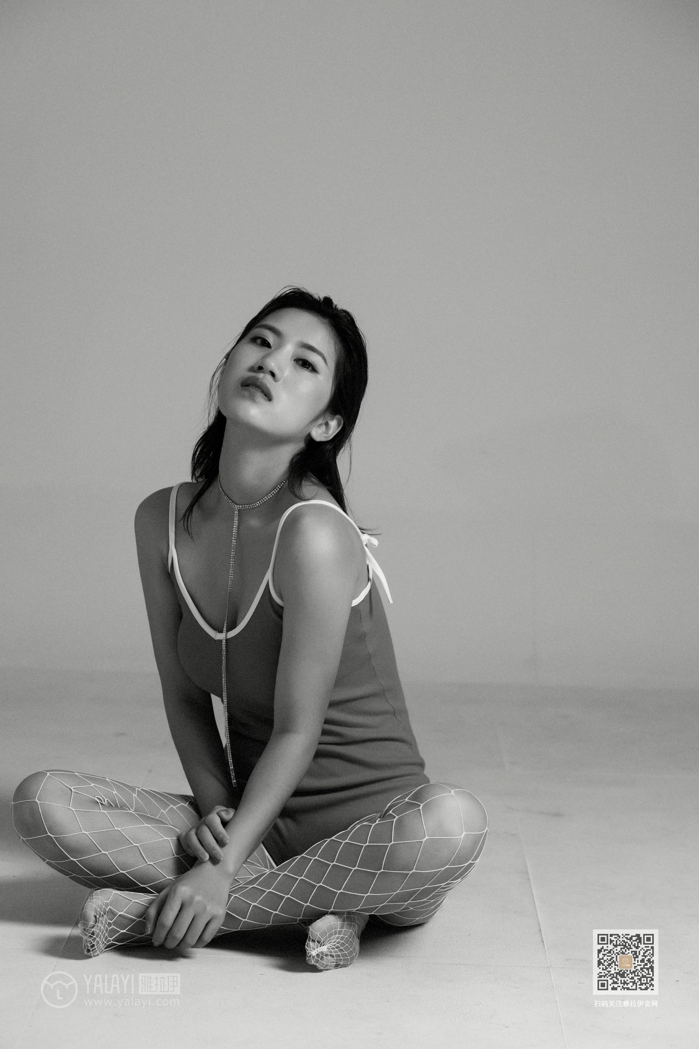 [YALAYI雅拉伊]Vol.499 艺术人生 小小 红色吊带连体运动内衣性感私房写真集第8张