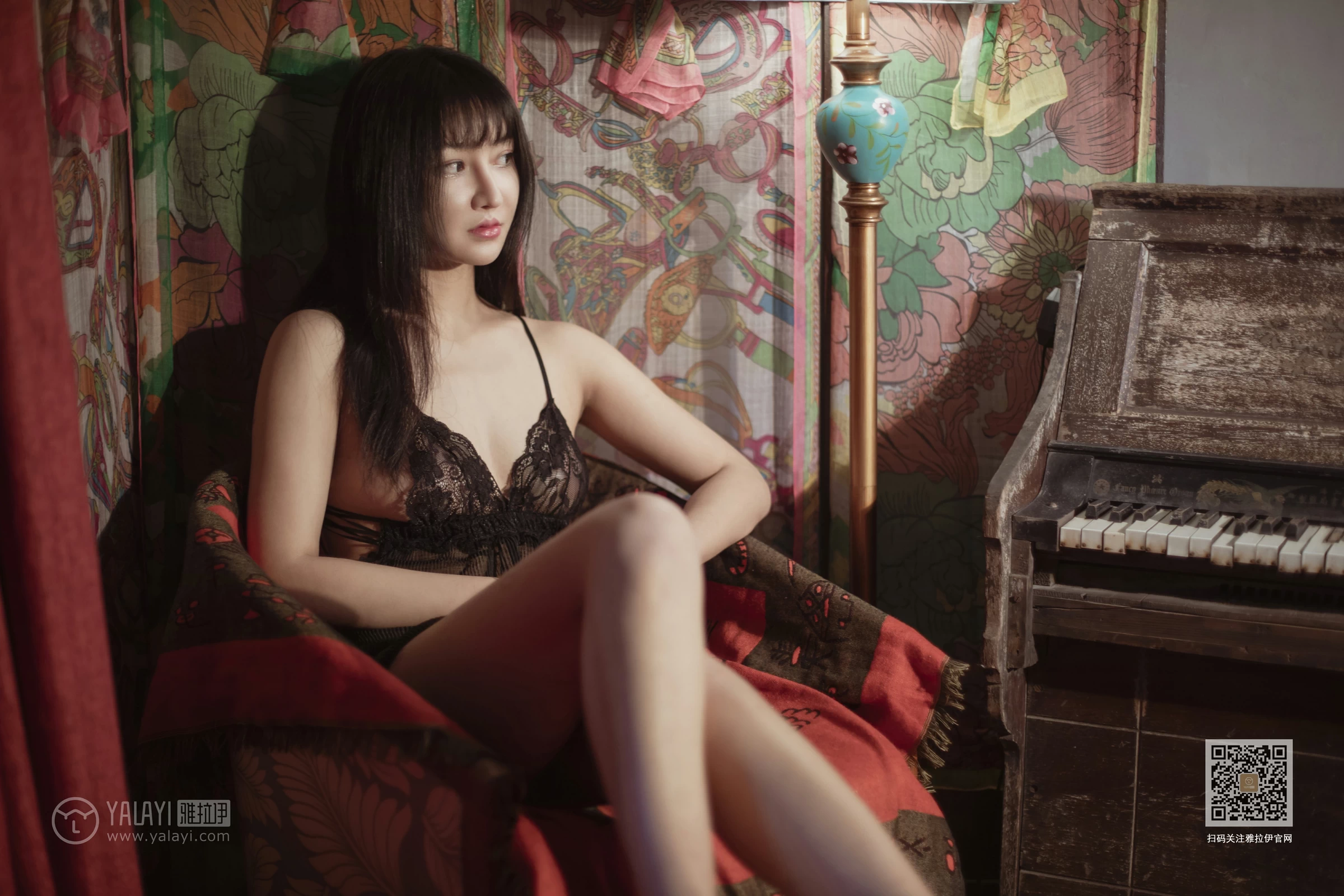 [YALAYI雅拉伊]Vol.501 新不了情 韩熙 黑色透视蕾丝情趣内衣性感私房写真集第2张