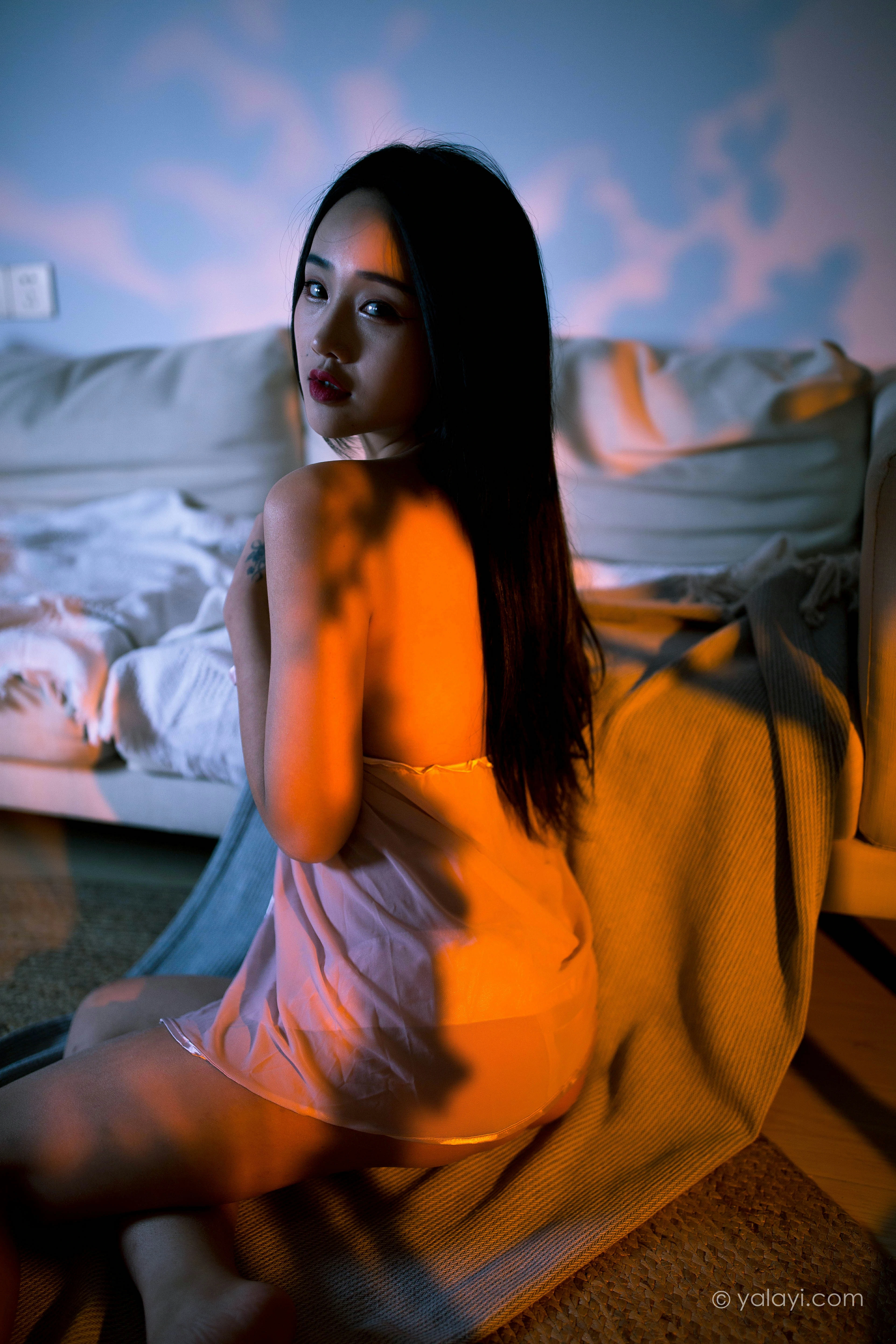 [YALAYI雅拉伊]NO.802 魂萦梦牵 优优 粉色透视情趣睡衣加黑色蕾丝内衣性感私房写真集第4张