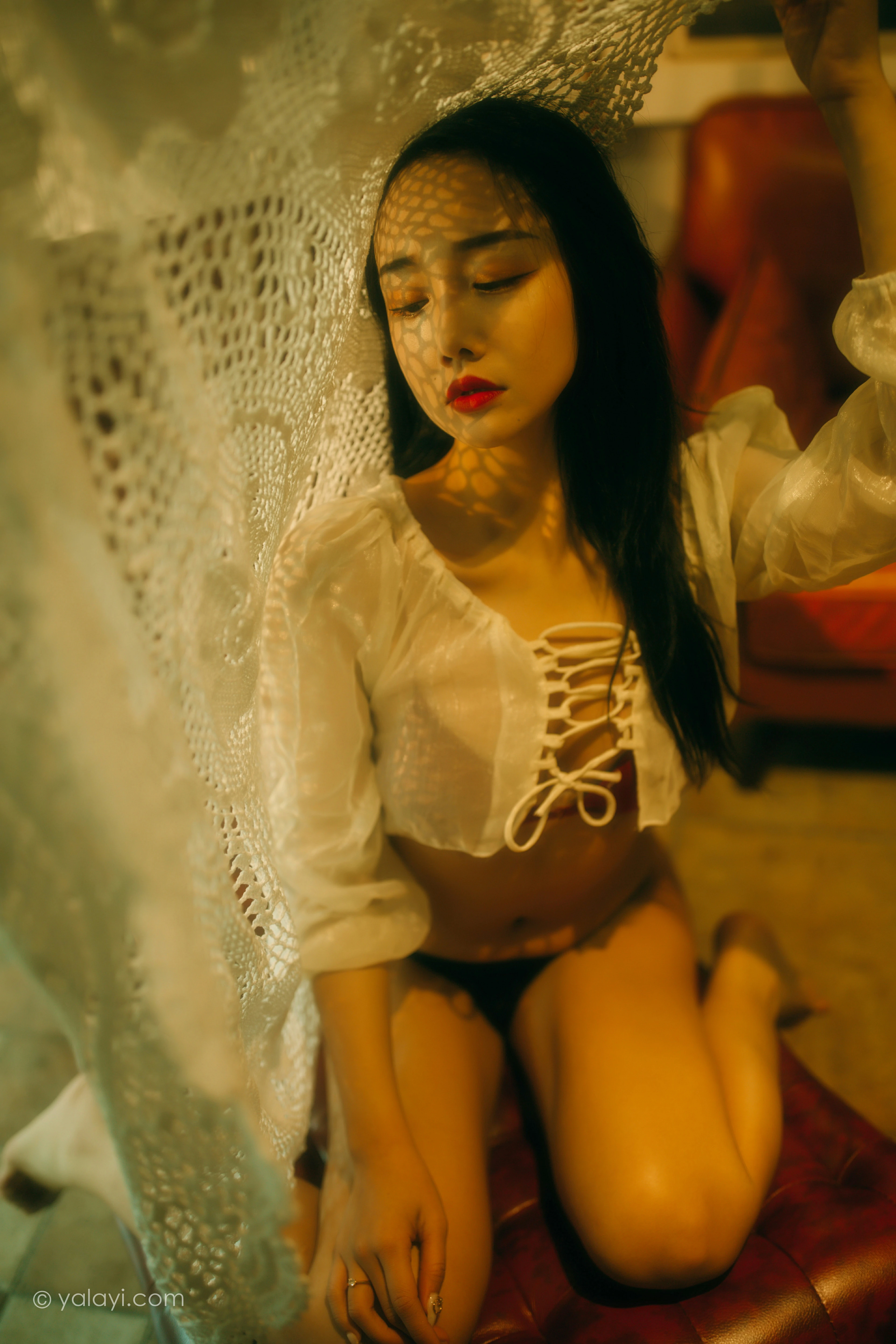 [YALAYI雅拉伊]NO.802 魂萦梦牵 优优 粉色透视情趣睡衣加黑色蕾丝内衣性感私房写真集第8张