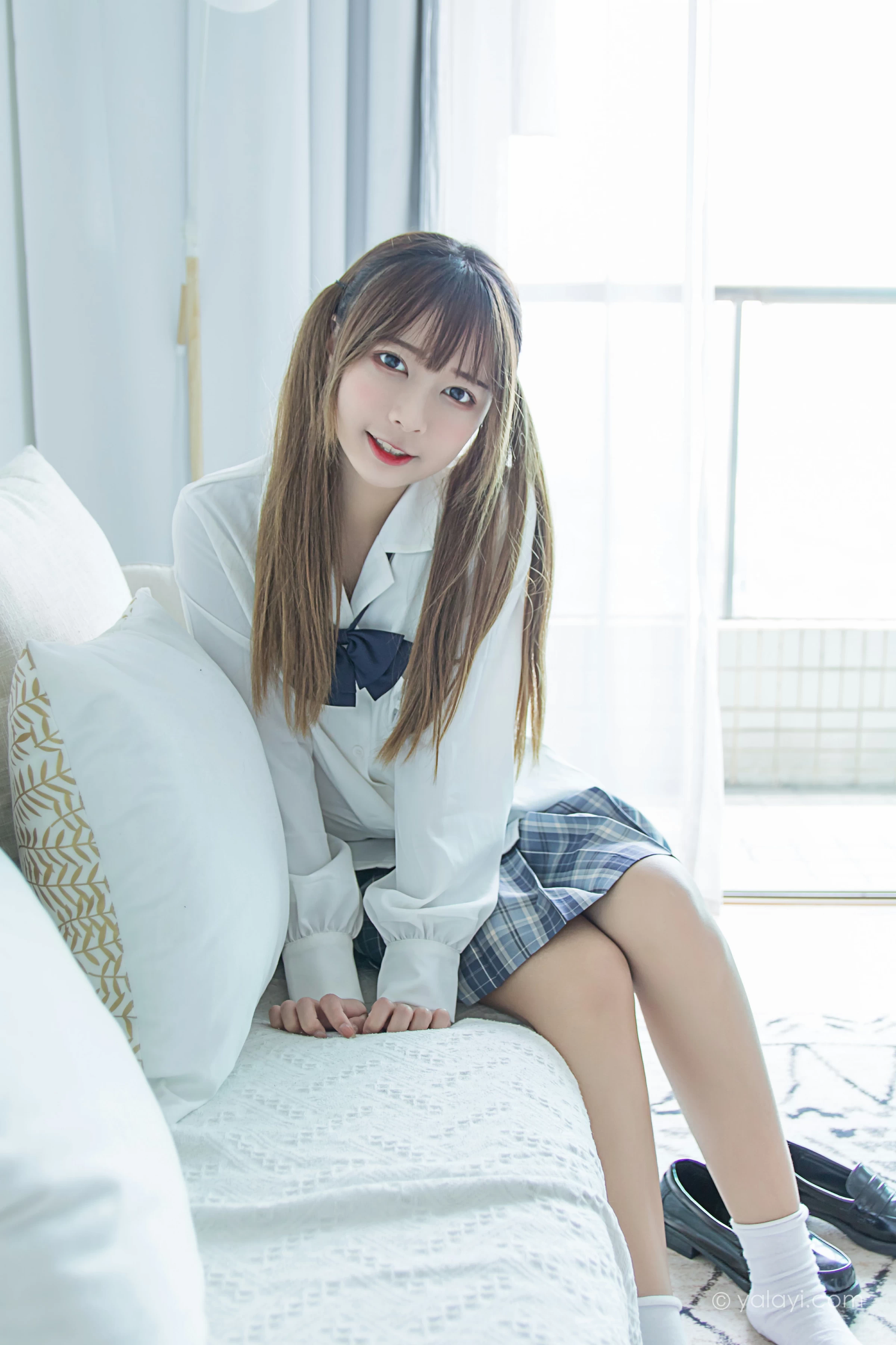 [YALAYI雅拉伊]NO.667 《有我超甜》 阿禾 白色JK制服加格子短裙私房写真集第5张