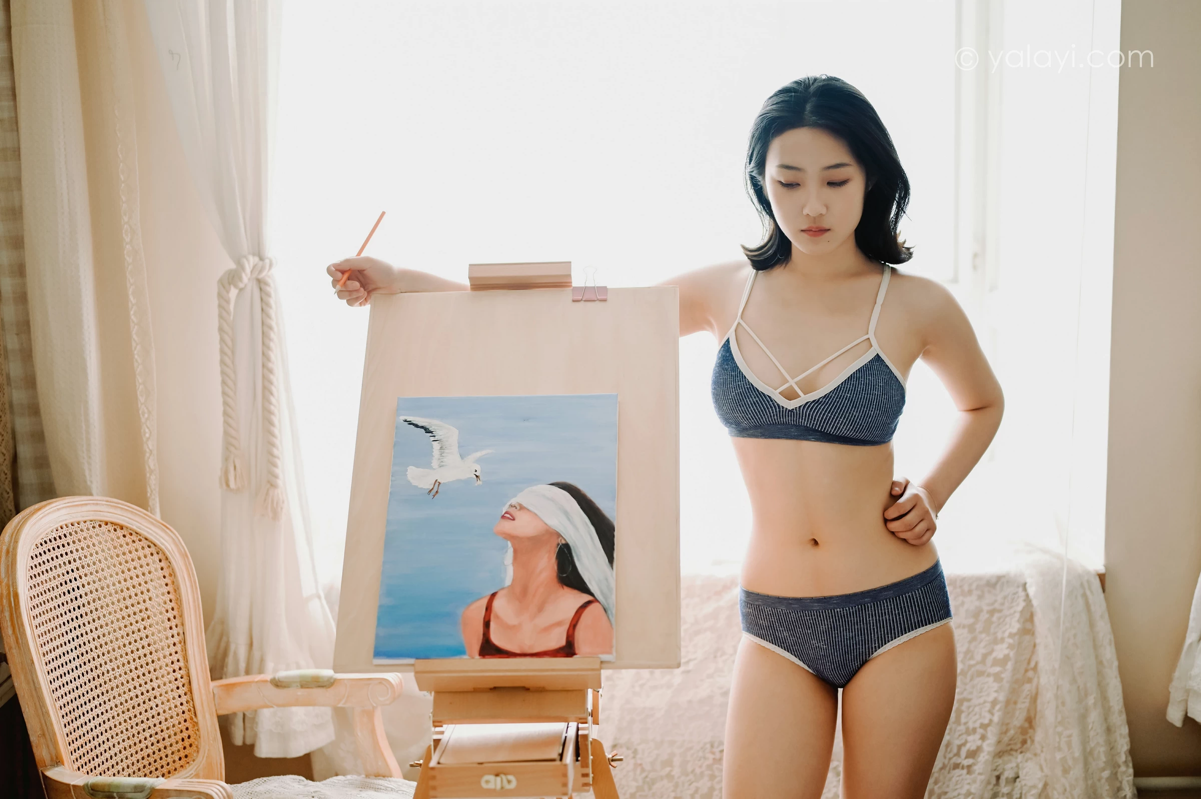 [YALAYI雅拉伊]NO.668 《作画的女孩》 沈伊 灰色内衣性感私房写真集第13张