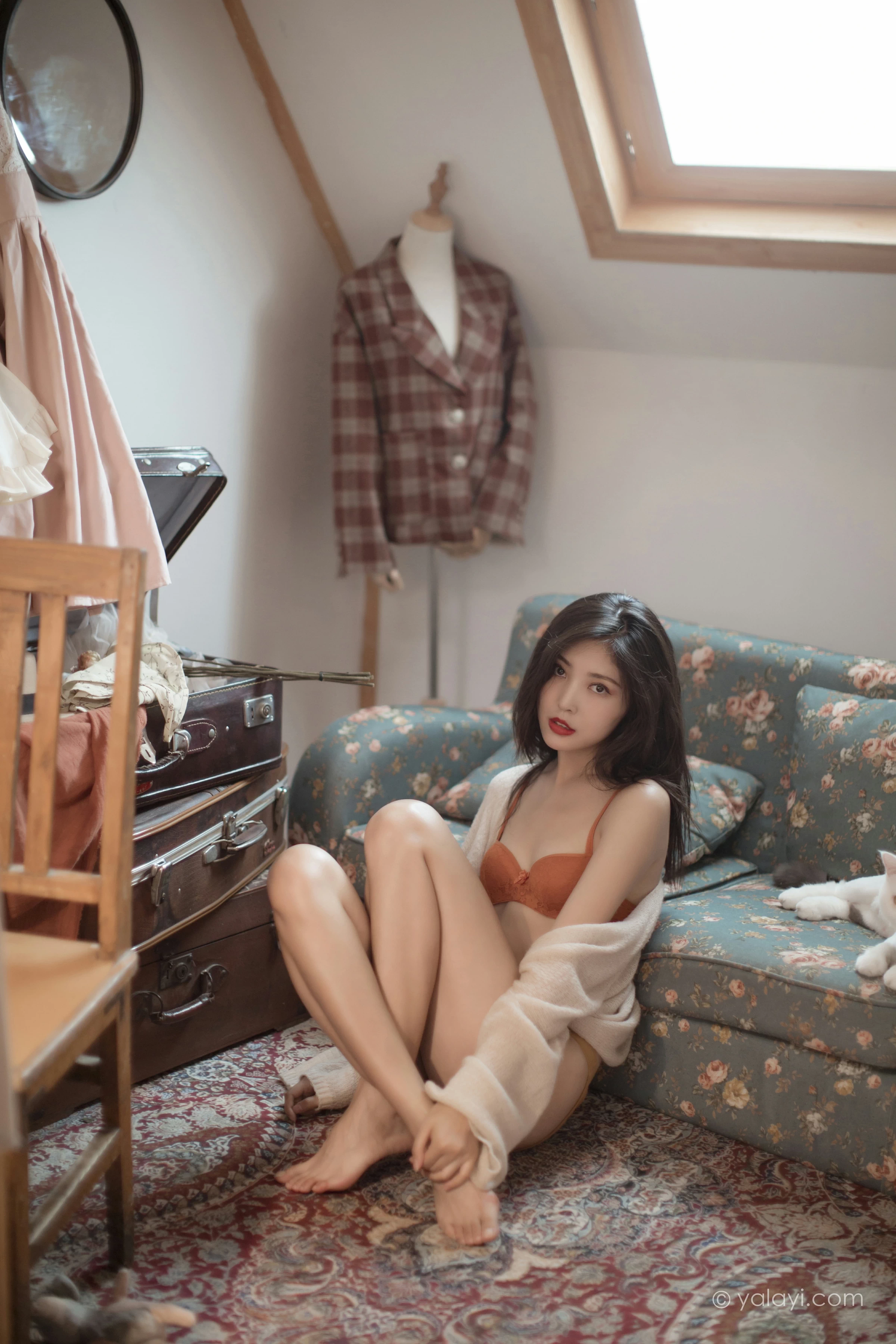 [YALAYI雅拉伊]NO.670 《心动》 苍儿 白色睡袍加橙色内衣性感私房写真集第12张