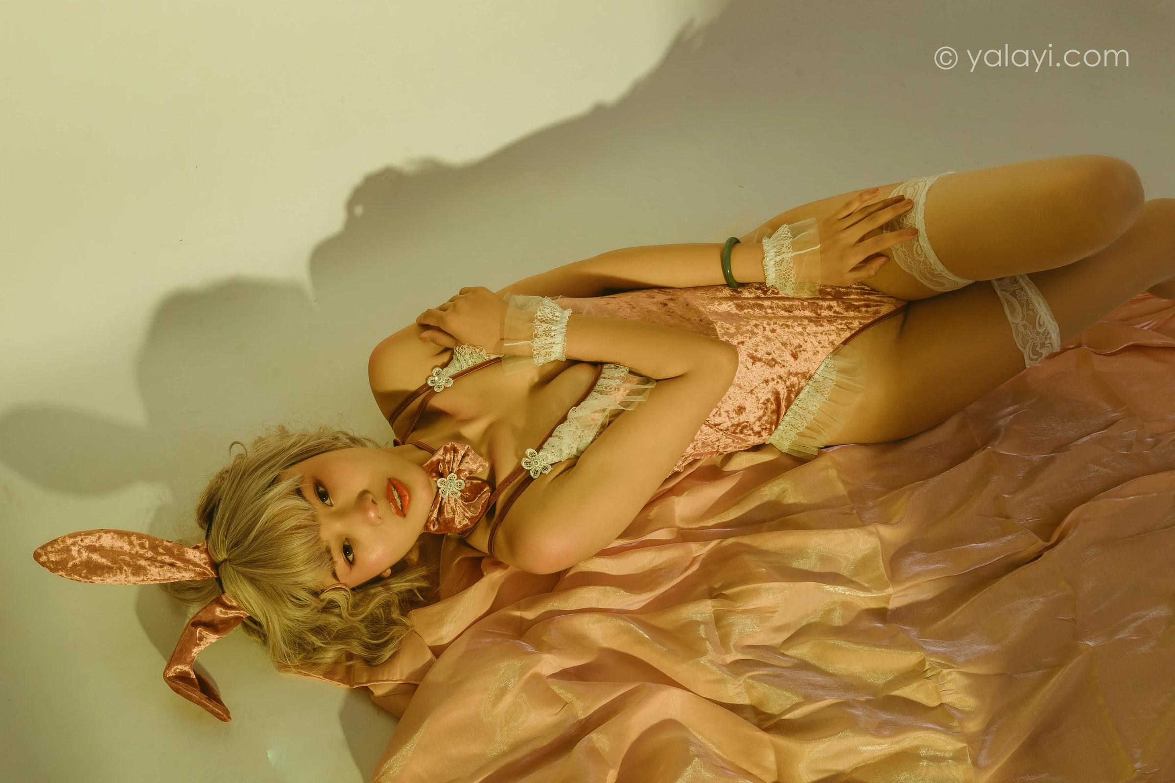 [YALAYI雅拉伊]NO.656 《兔子精灵》 和风 粉色情趣制服加白色丝袜美腿性感私房写真集第6张