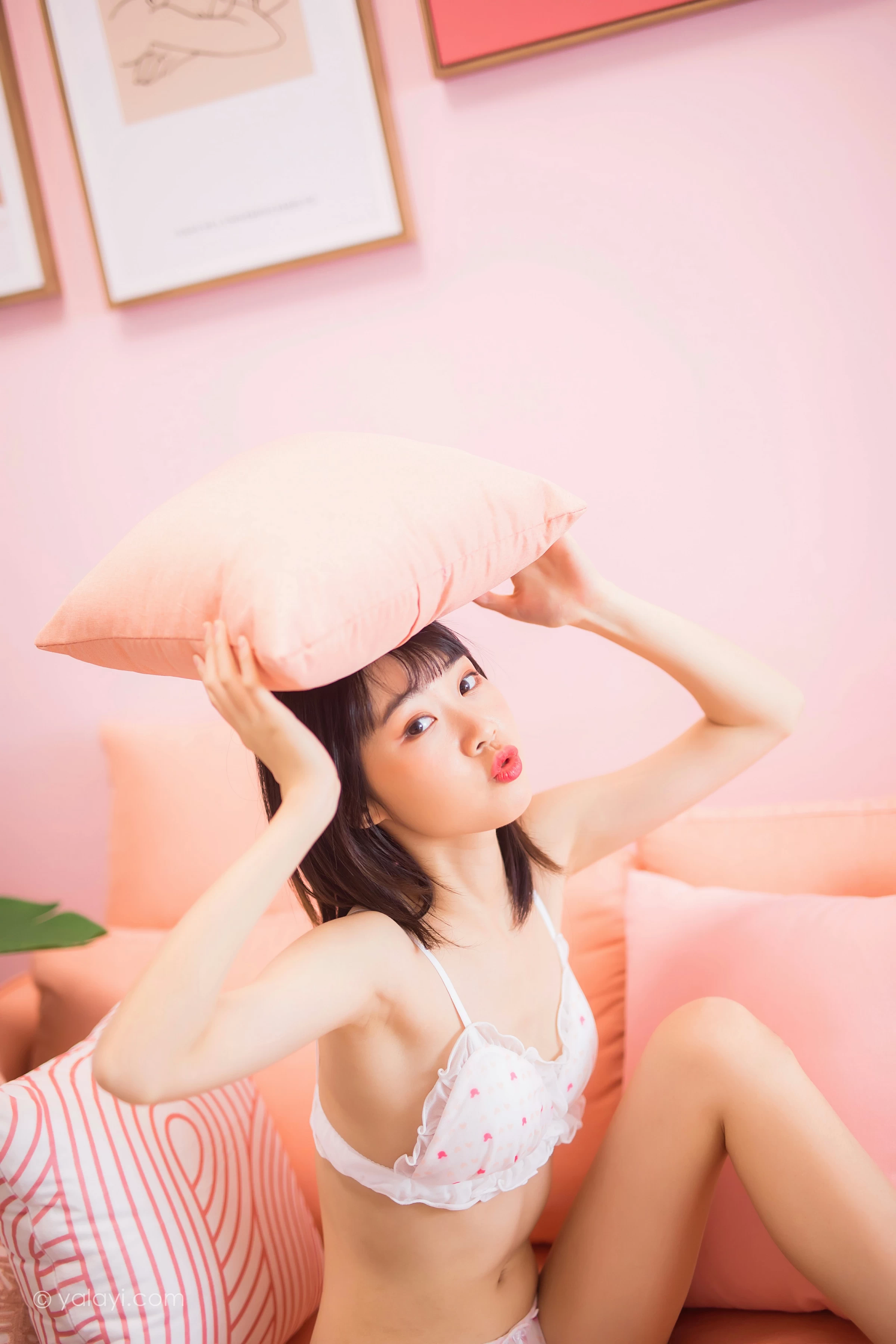 [YALAYI雅拉伊]NO.657 《粉色少女心》 粉粉 白色蕾丝内衣性感私房写真集第1张