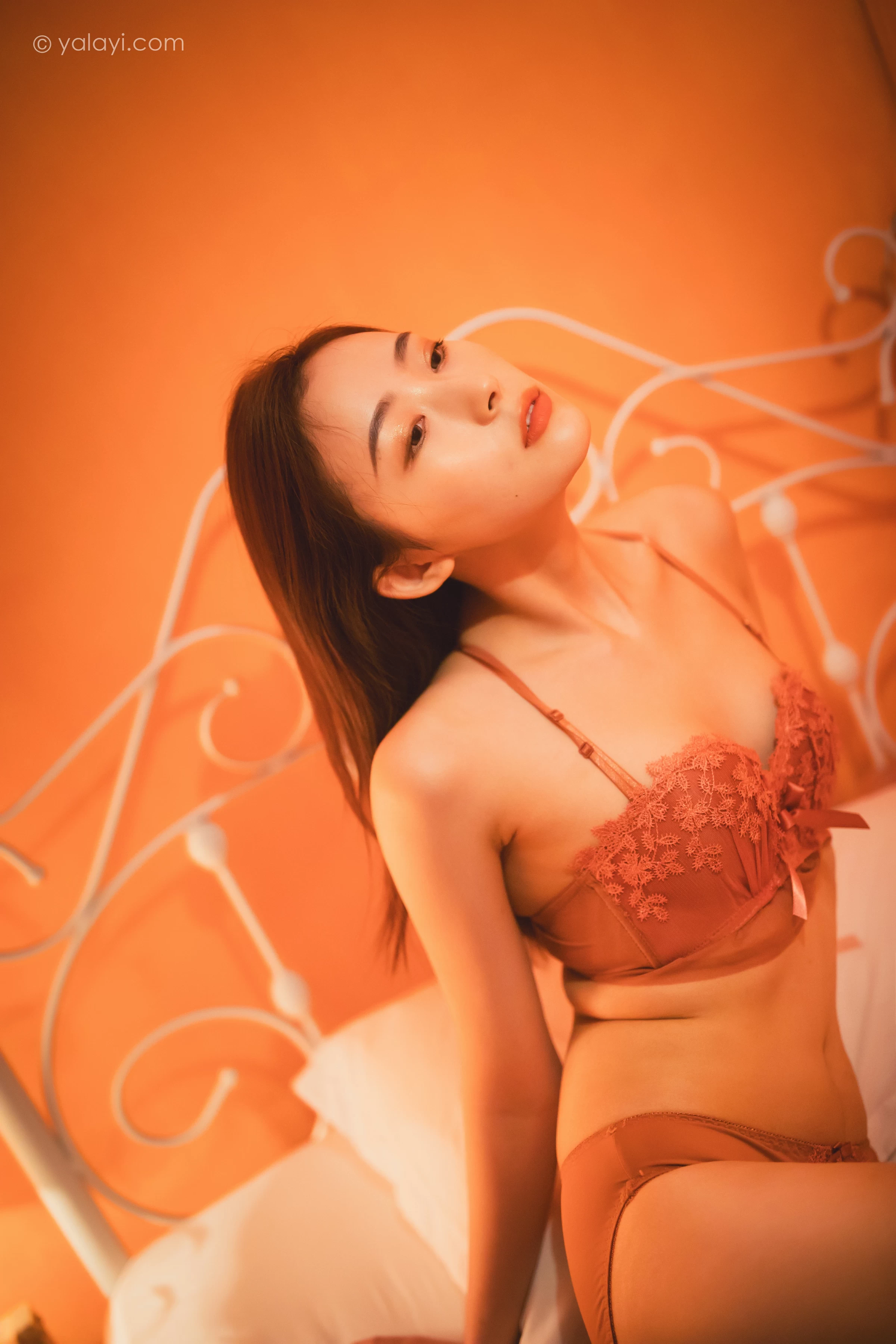 [YALAYI雅拉伊]NO.683 《暧昧》 海棠 粉色蕾丝内衣性感私房写真集第2张