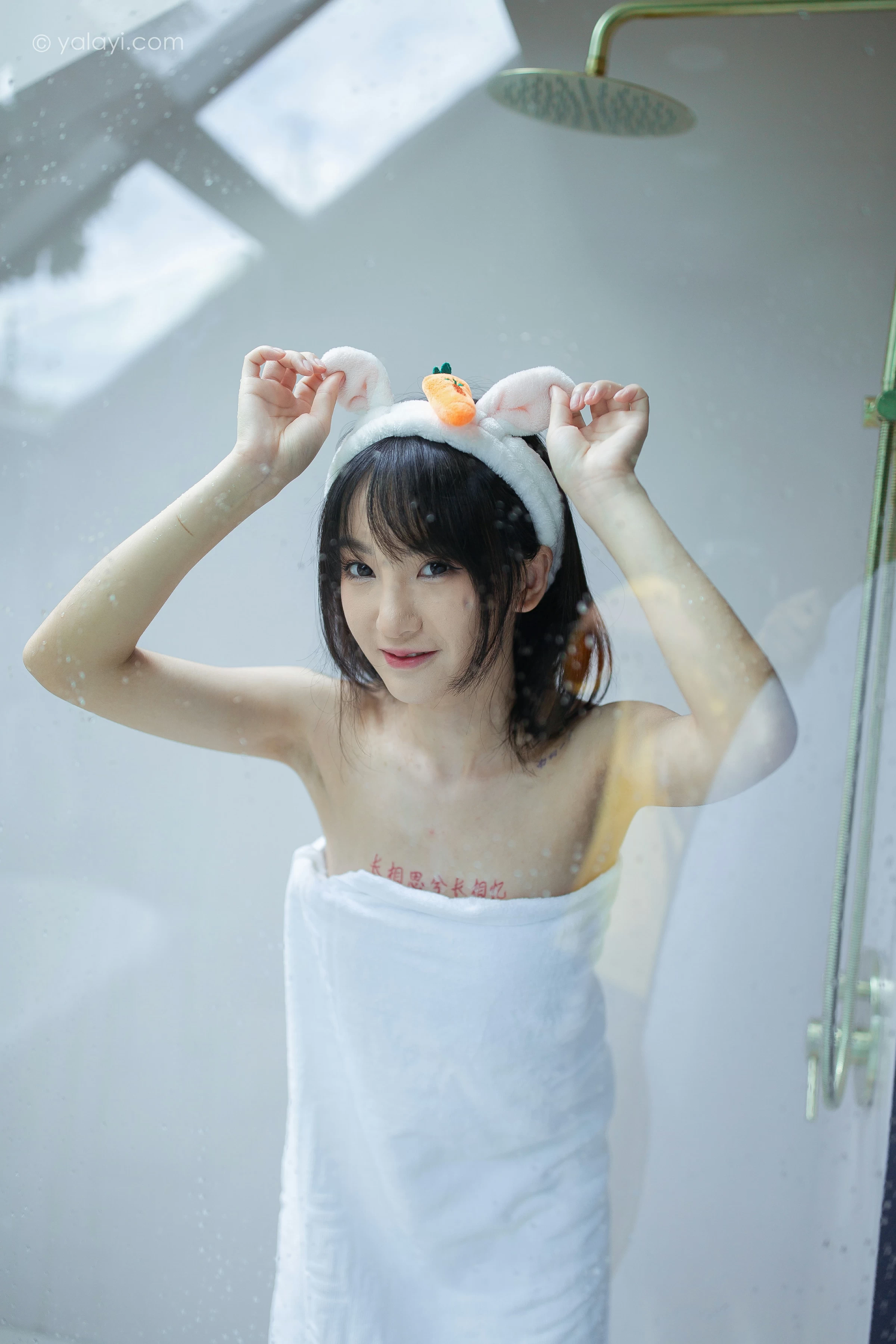 [YALAYI雅拉伊]NO.684 《清凉一夏》 落落 白色浴袍性感私房写真集第2张